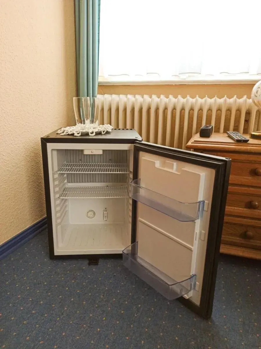 Twin Room with Shower in Landhotel Waldschänke Twin Room with Shower in Landhotel Waldschänke