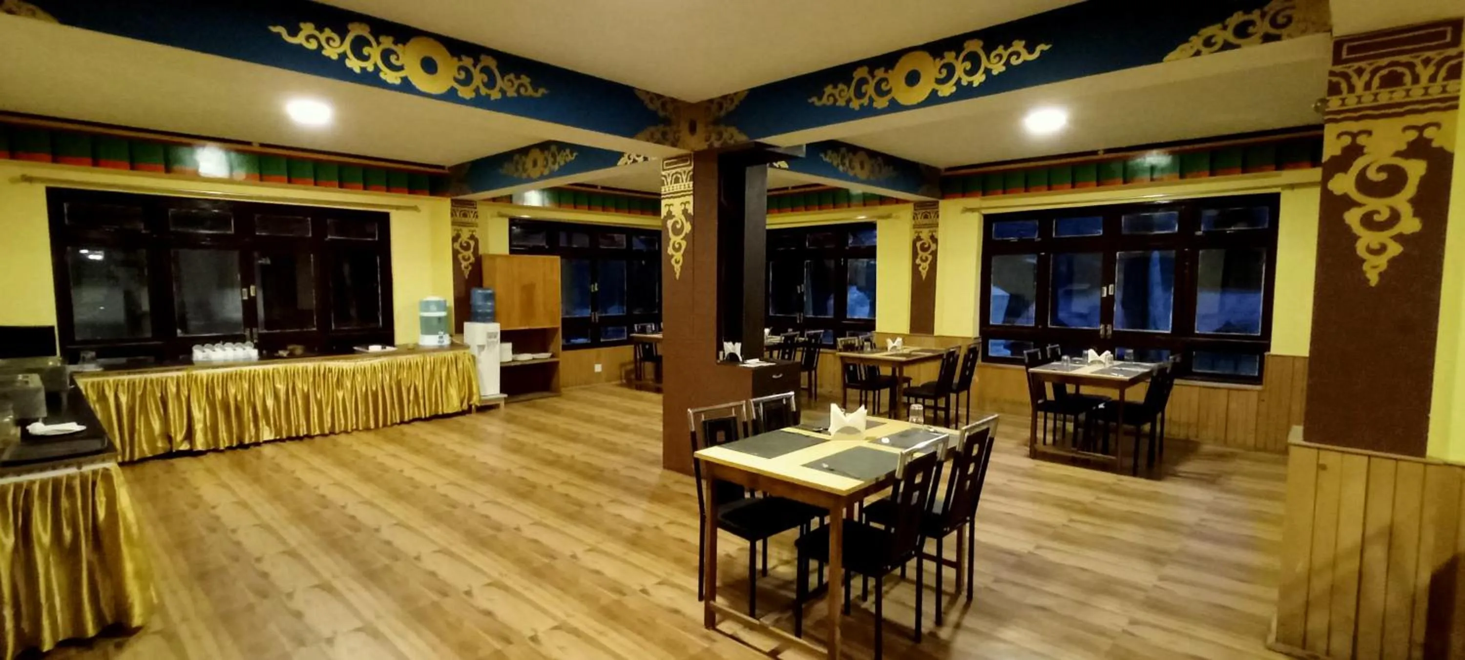 Restaurant/places to eat in Le Coxy Resort Lachung