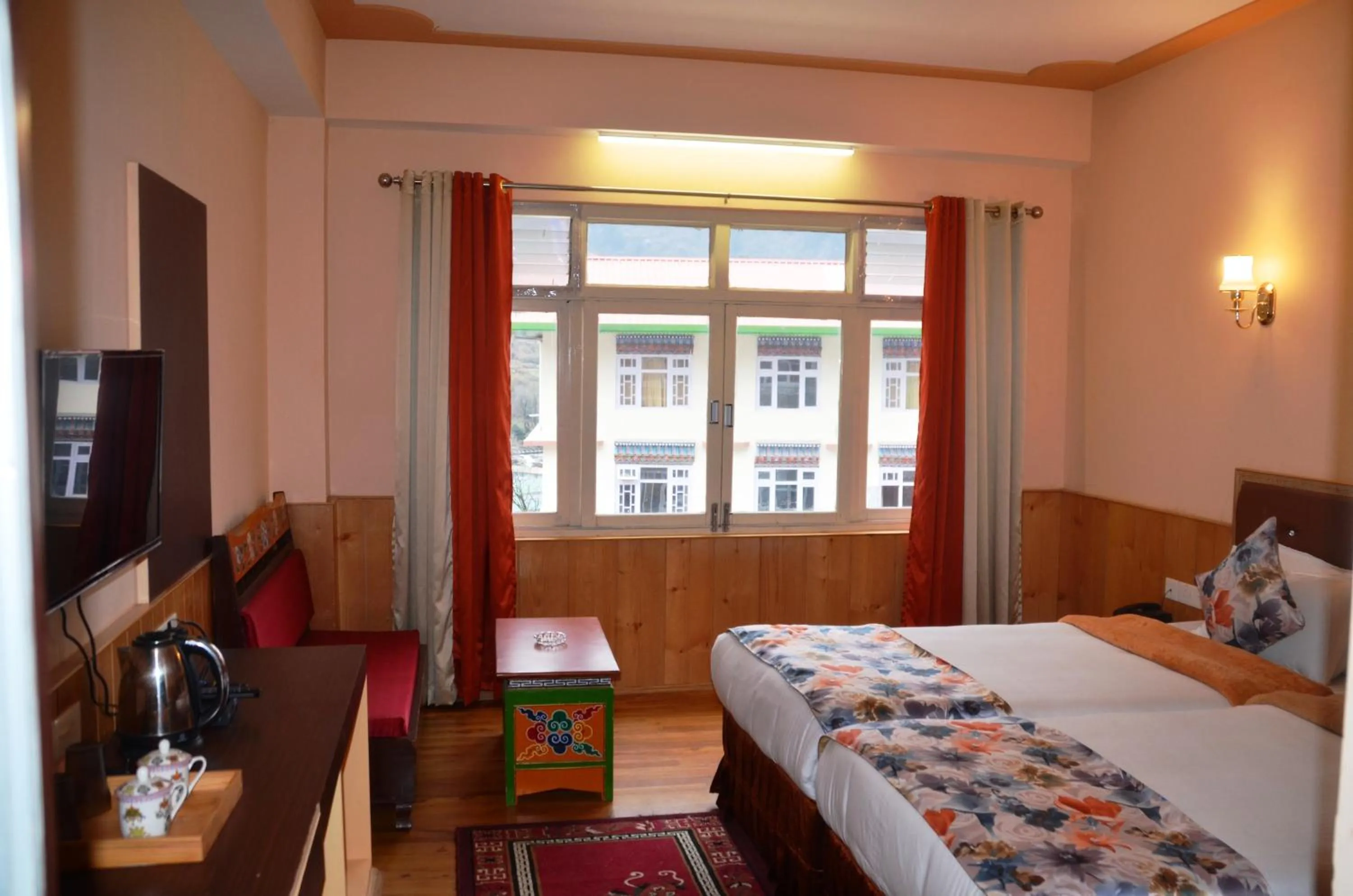 Photo of the whole room in Le Coxy Resort Lachung