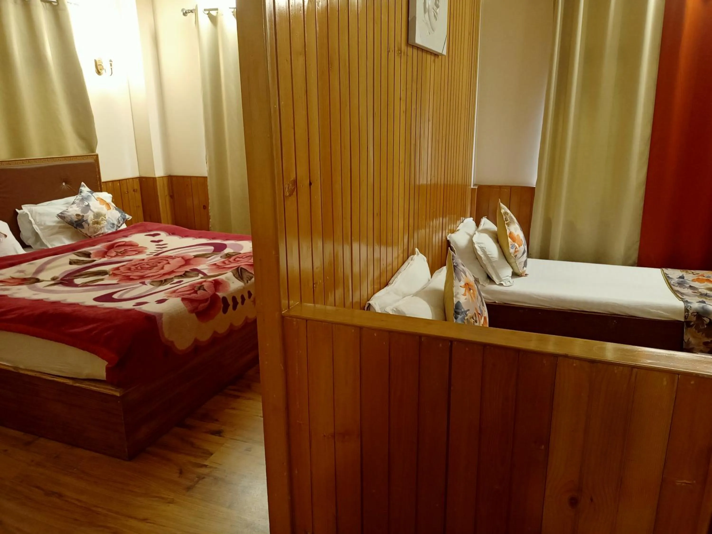 Photo of the whole room in Le Coxy Resort Lachung