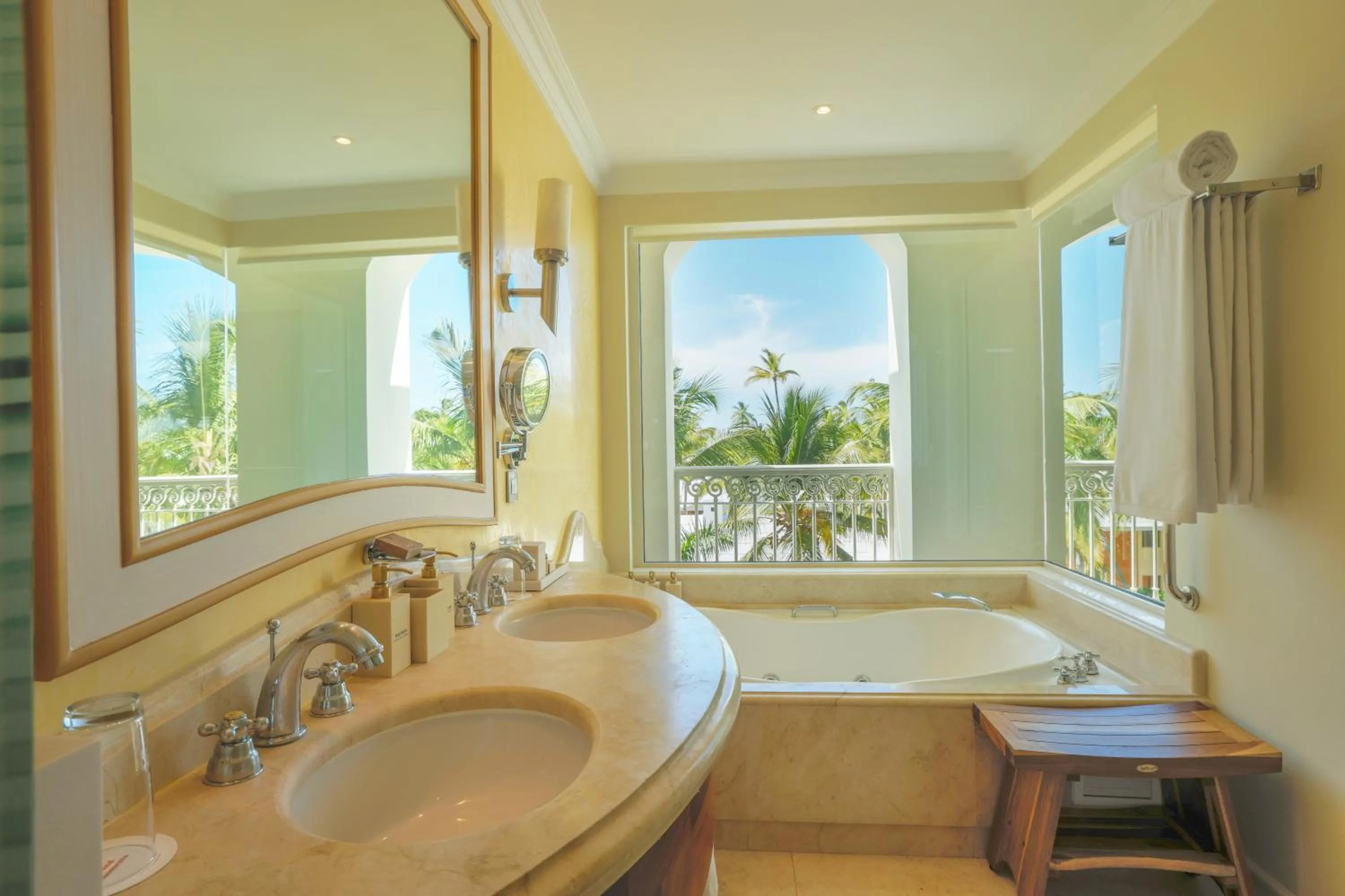 Bathroom, Bed in JOIA Bavaro by Iberostar - Adults Only All Inclusive Resort
