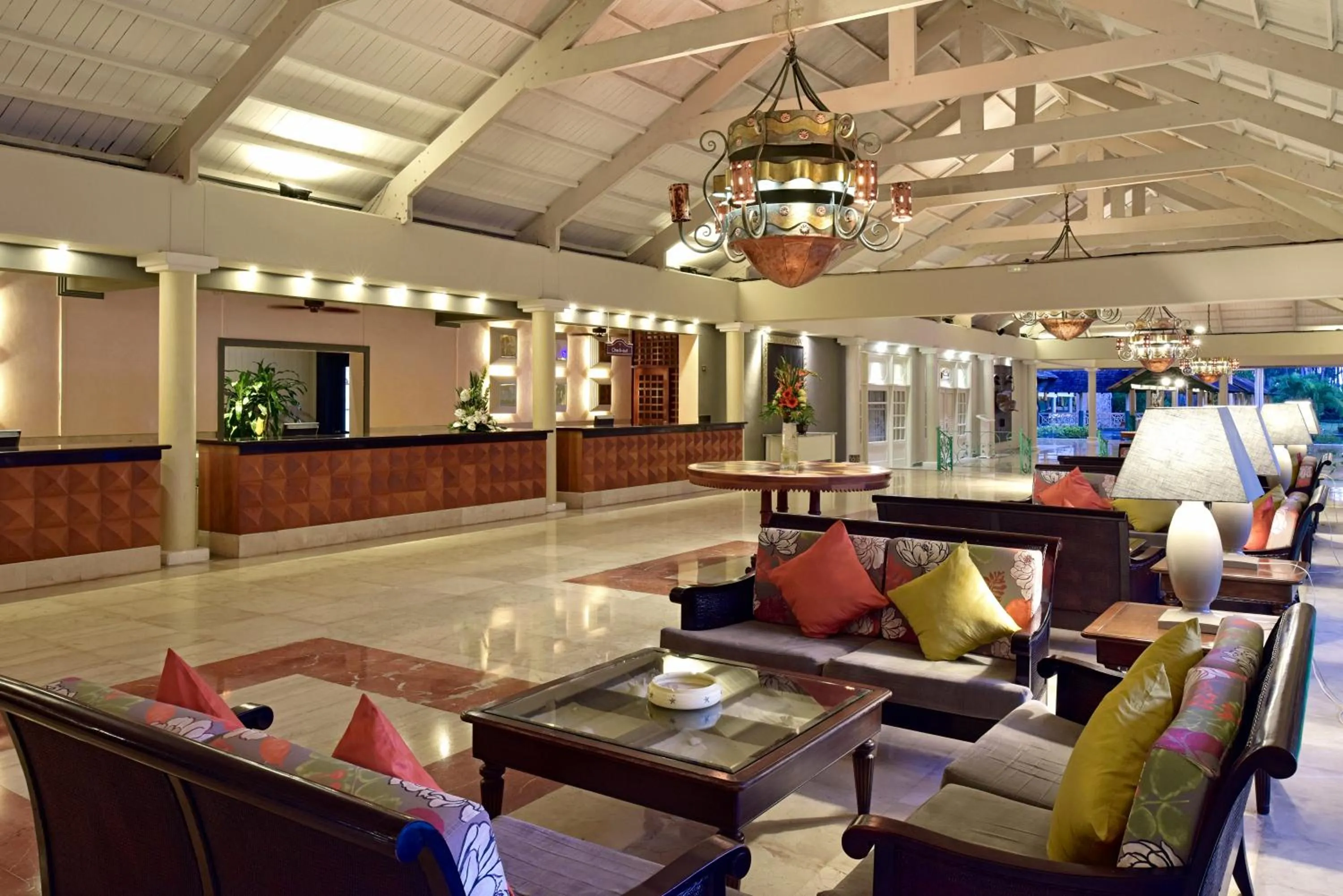 Lobby or reception in Iberostar Waves Dominicana - All Inclusive