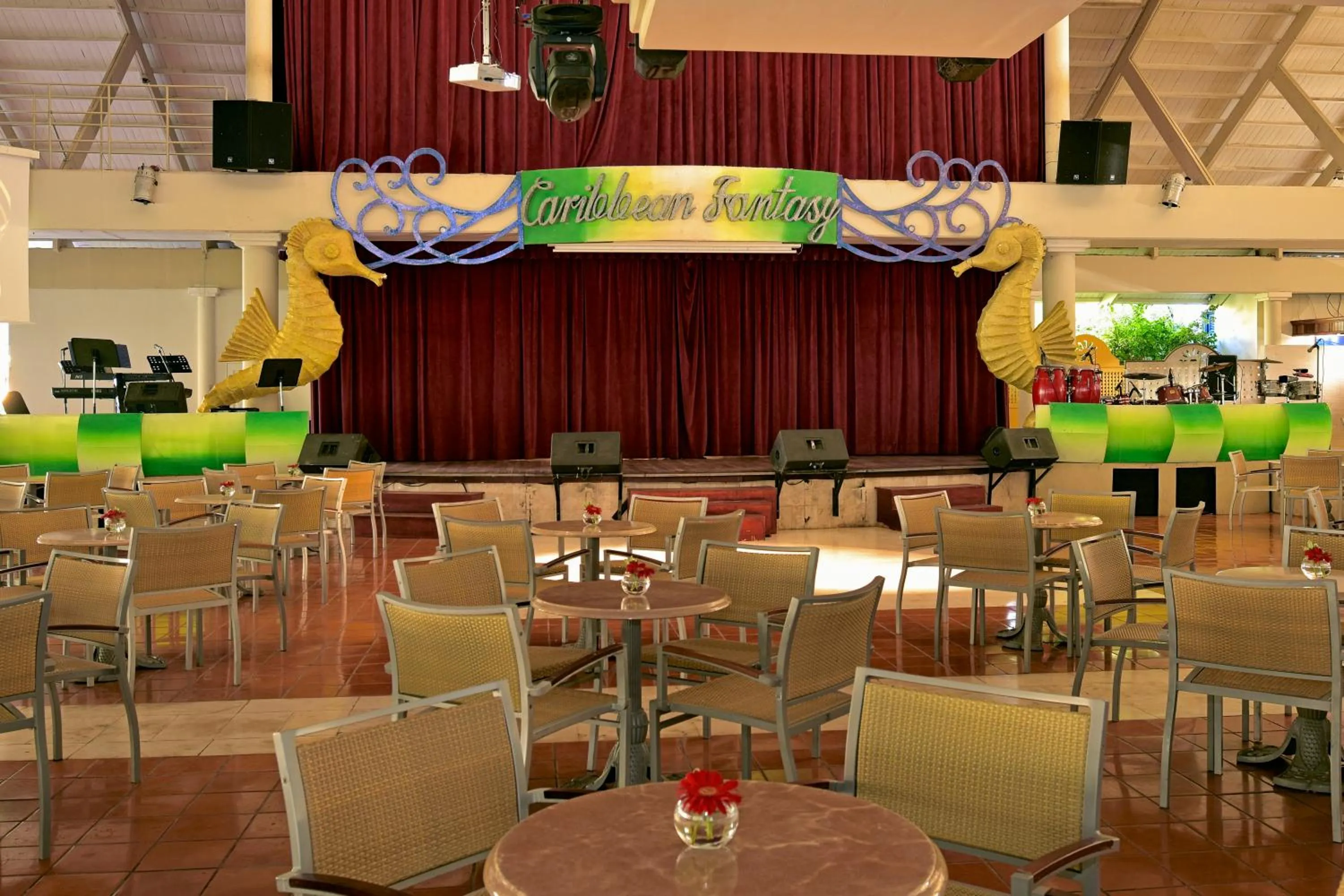 Evening entertainment in Iberostar Waves Dominicana - All Inclusive