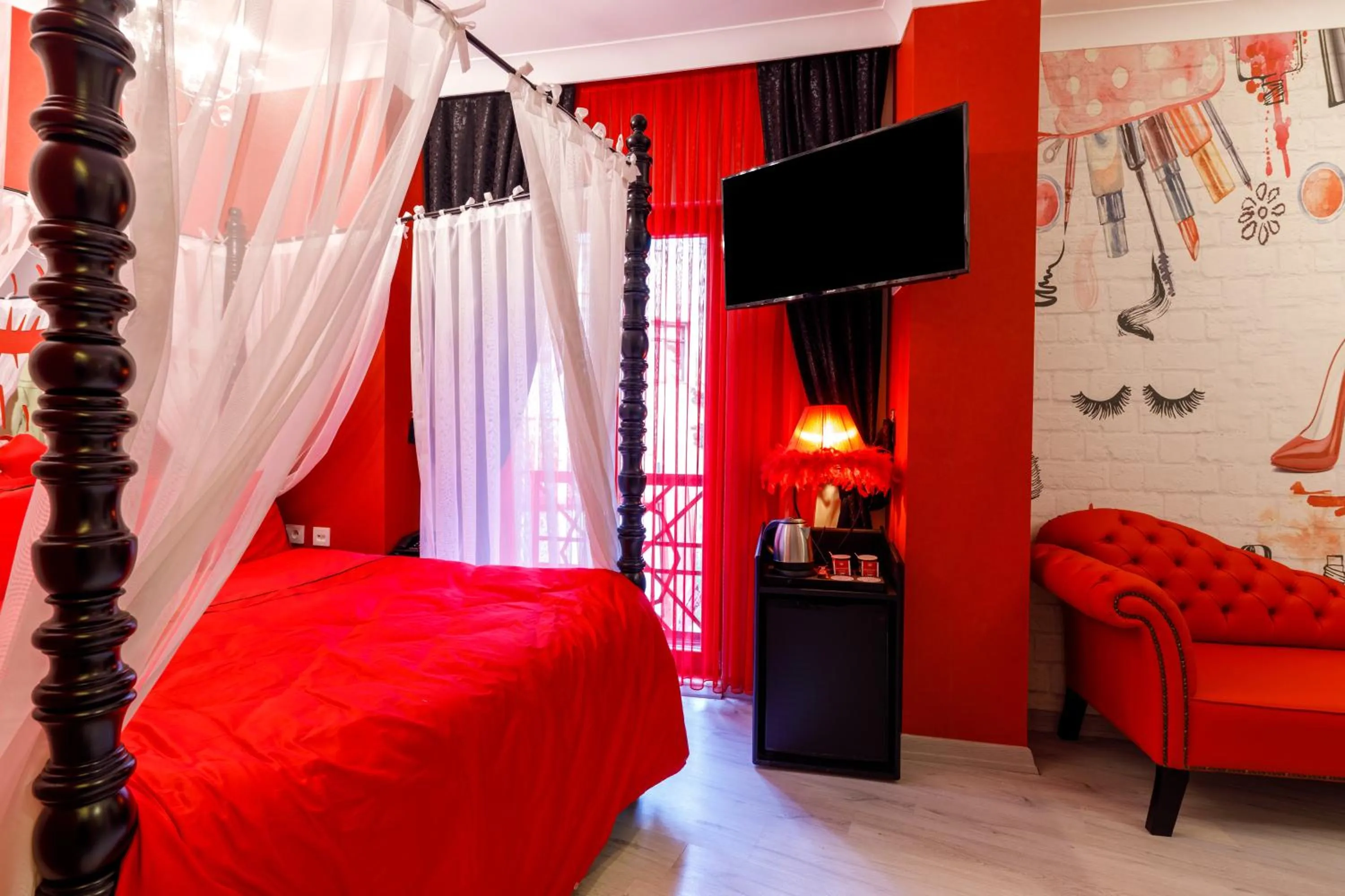 Communal lounge/ TV room in Germenicia Hotel