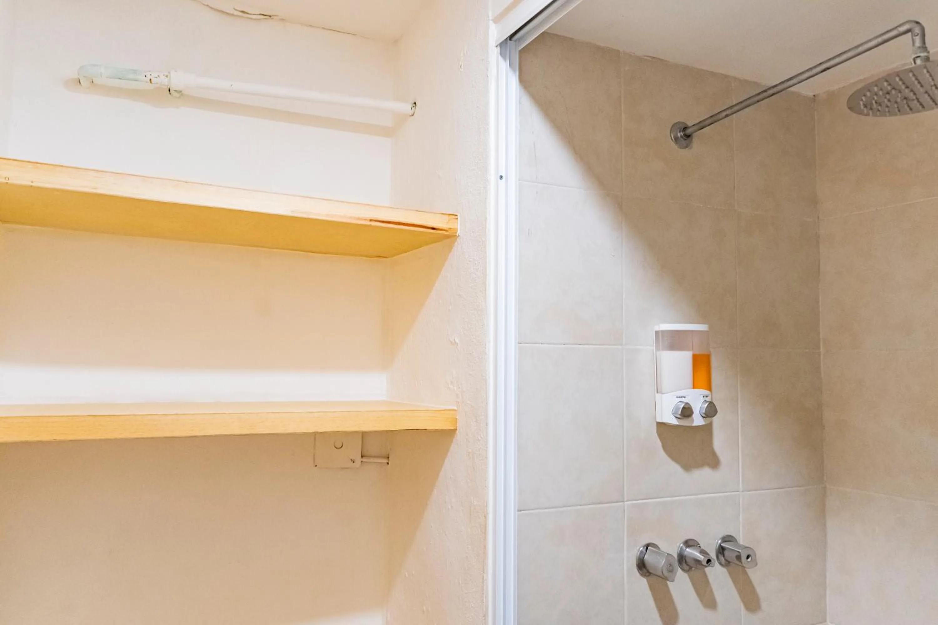 Shower in All Ritmo by Andiani Travel