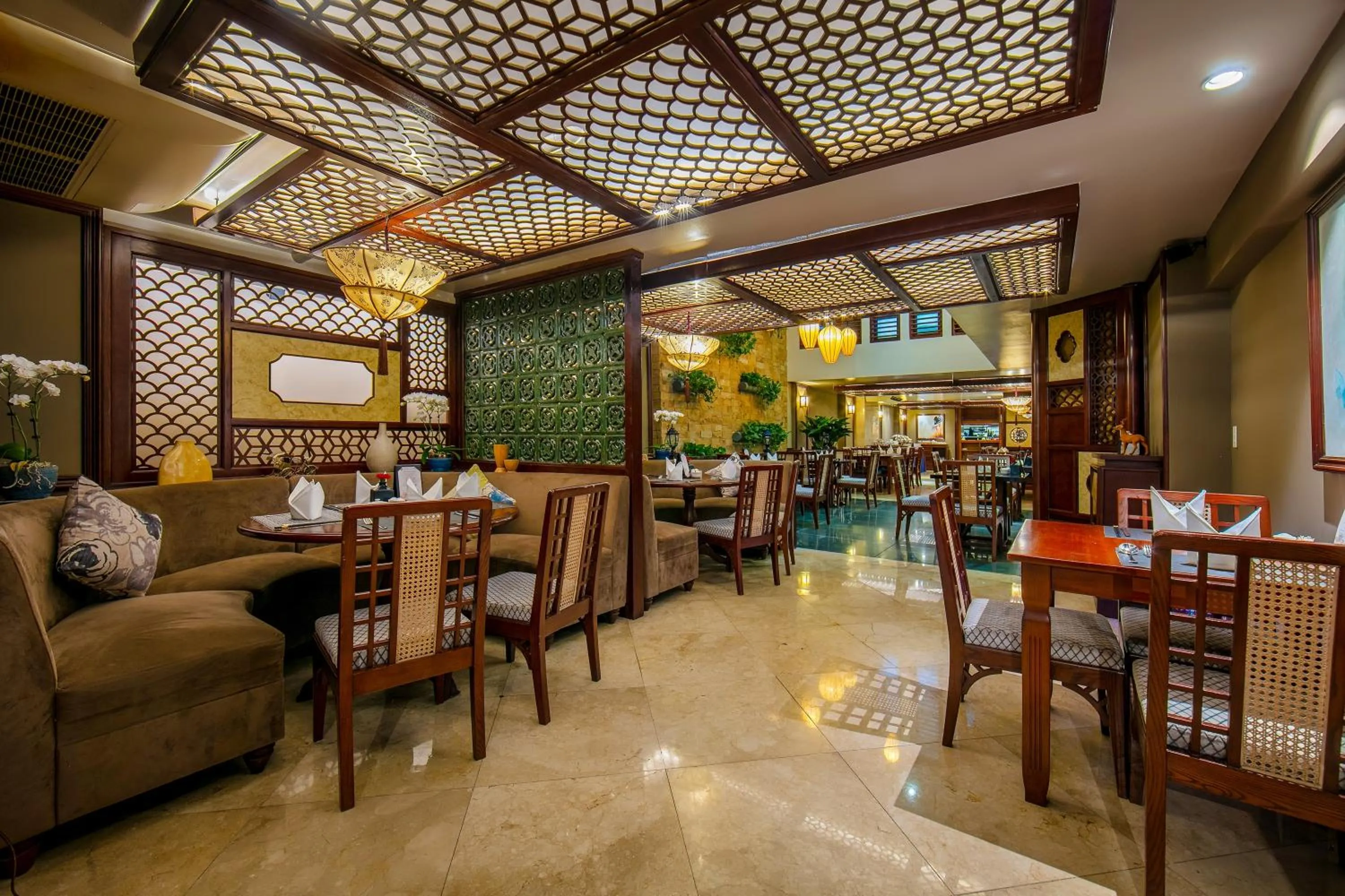Restaurant/places to eat in Oriental Suites Hotel & Spa