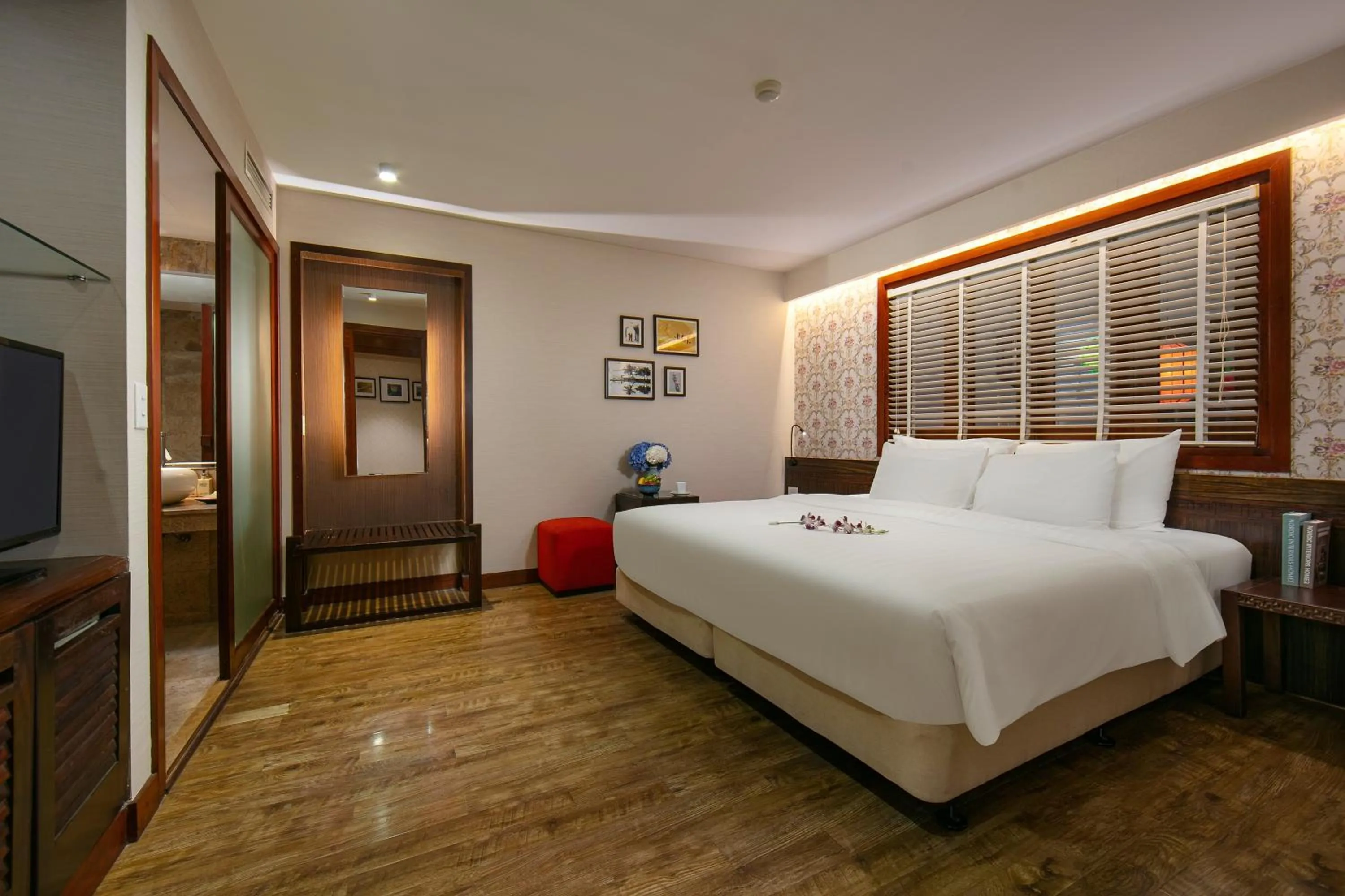 Bedroom, Bed in Oriental Suites Hotel & Spa