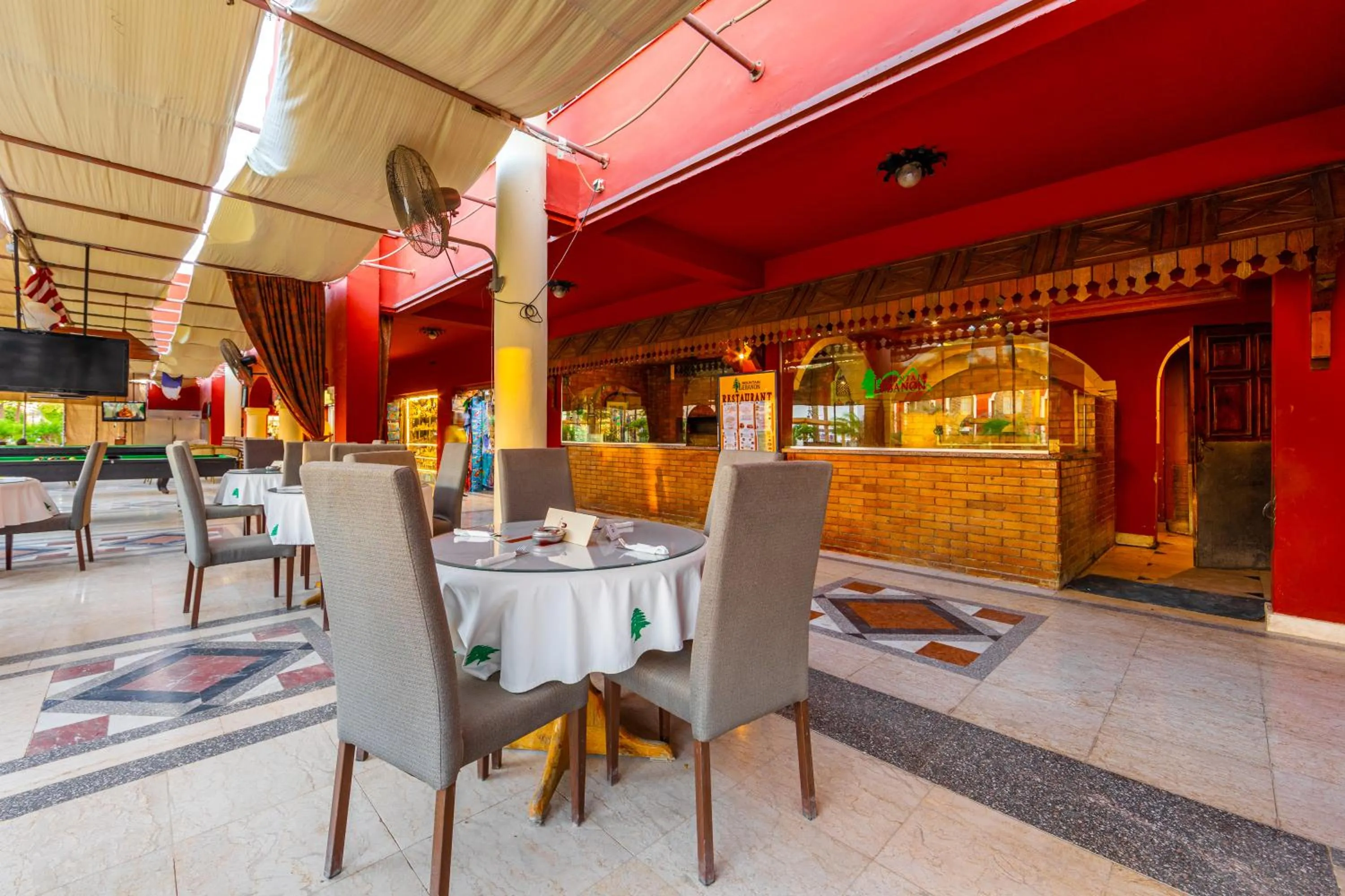 Restaurant/places to eat in The Grand Resort