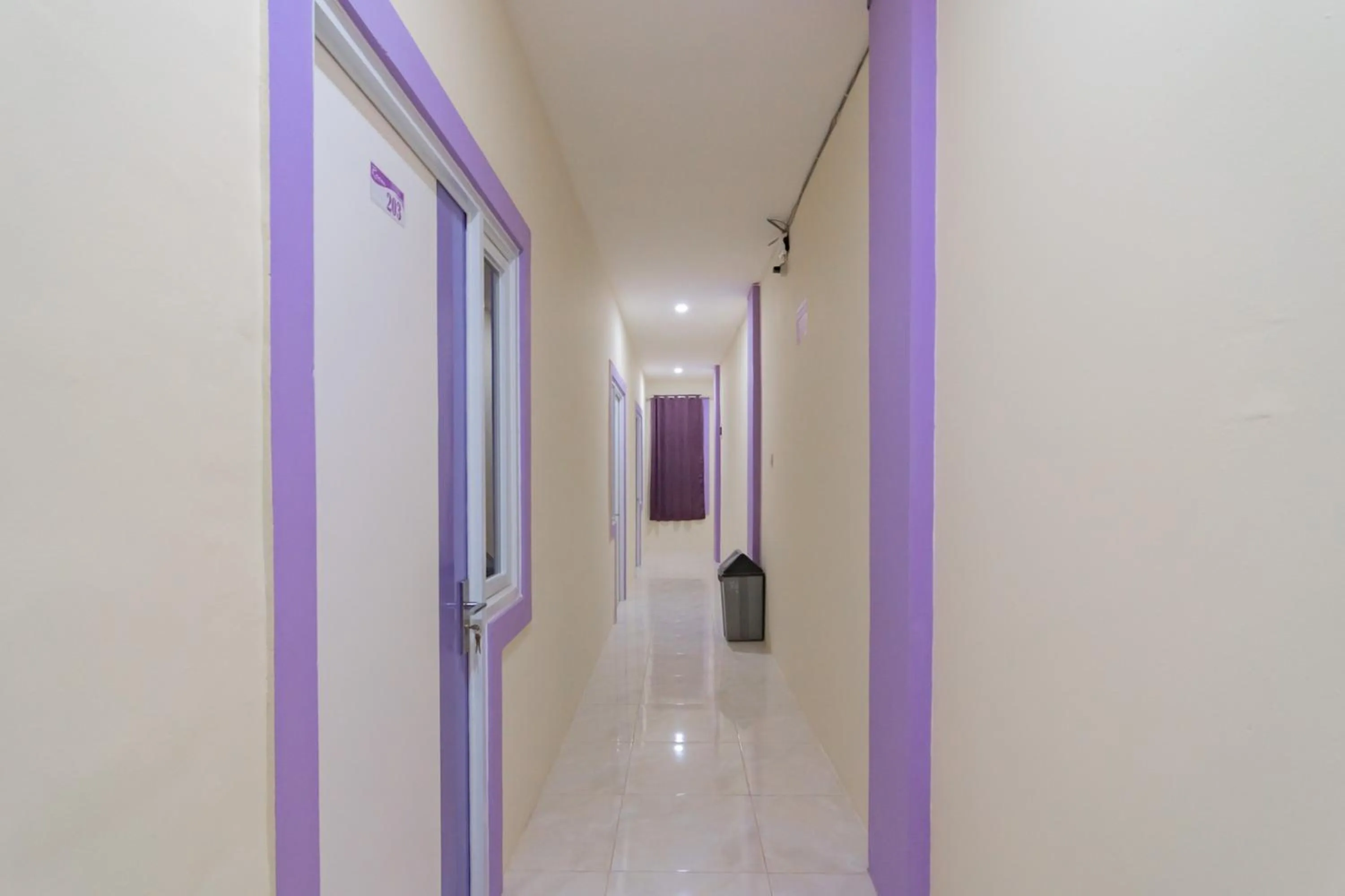 RedDoorz near Trans Studio Bandung 3