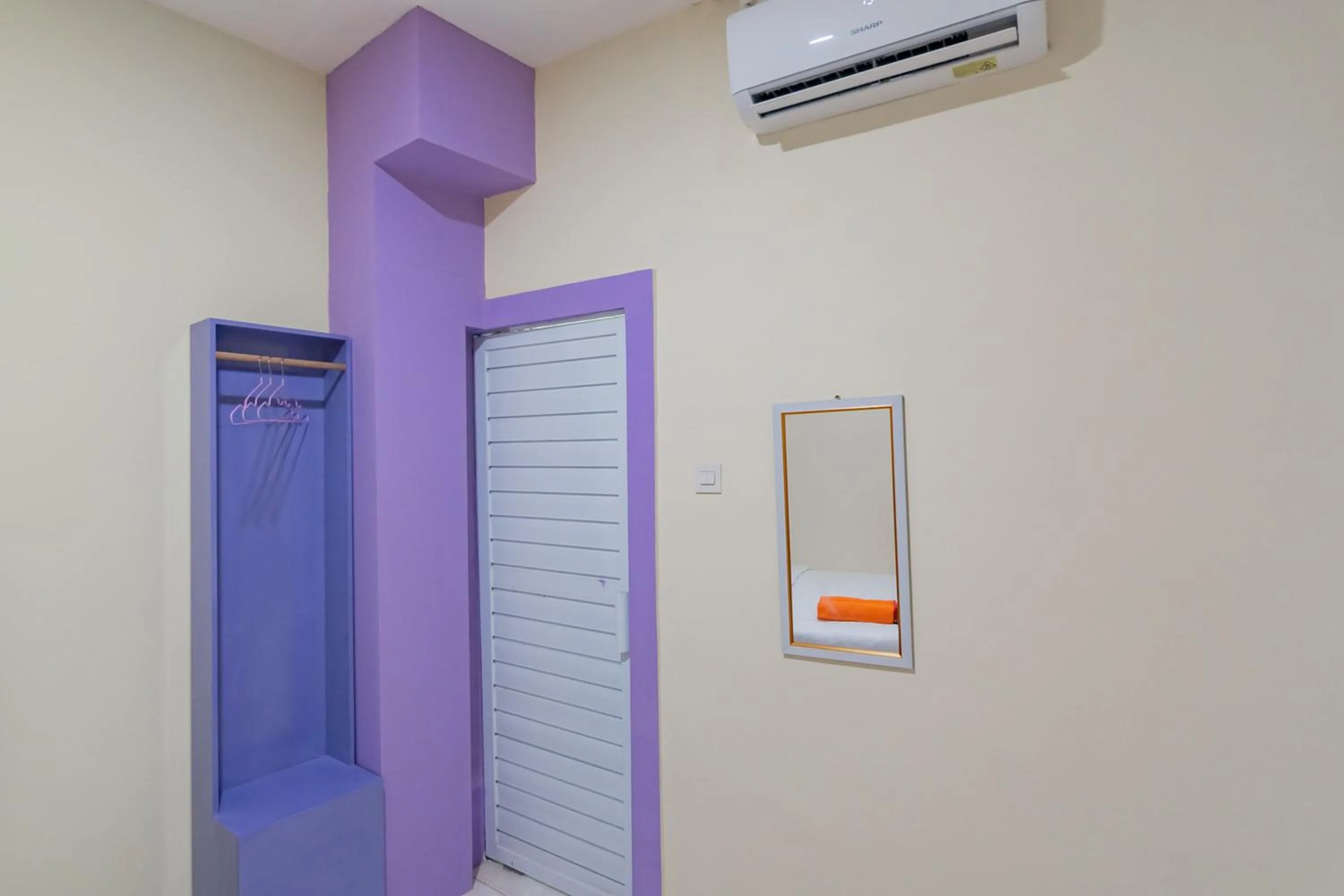 RedDoorz near Trans Studio Bandung 3