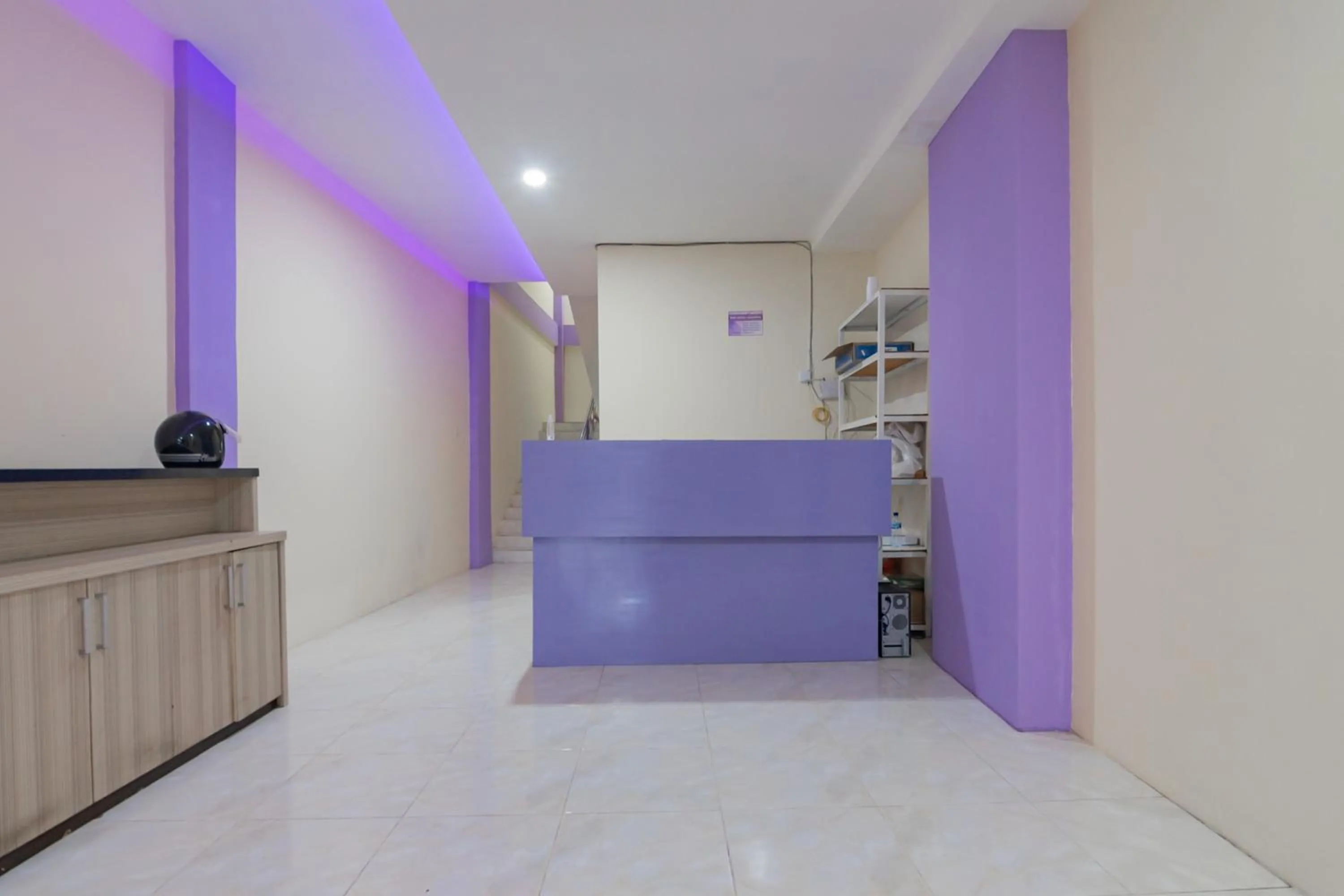 Lobby or reception in RedDoorz near Trans Studio Bandung 3