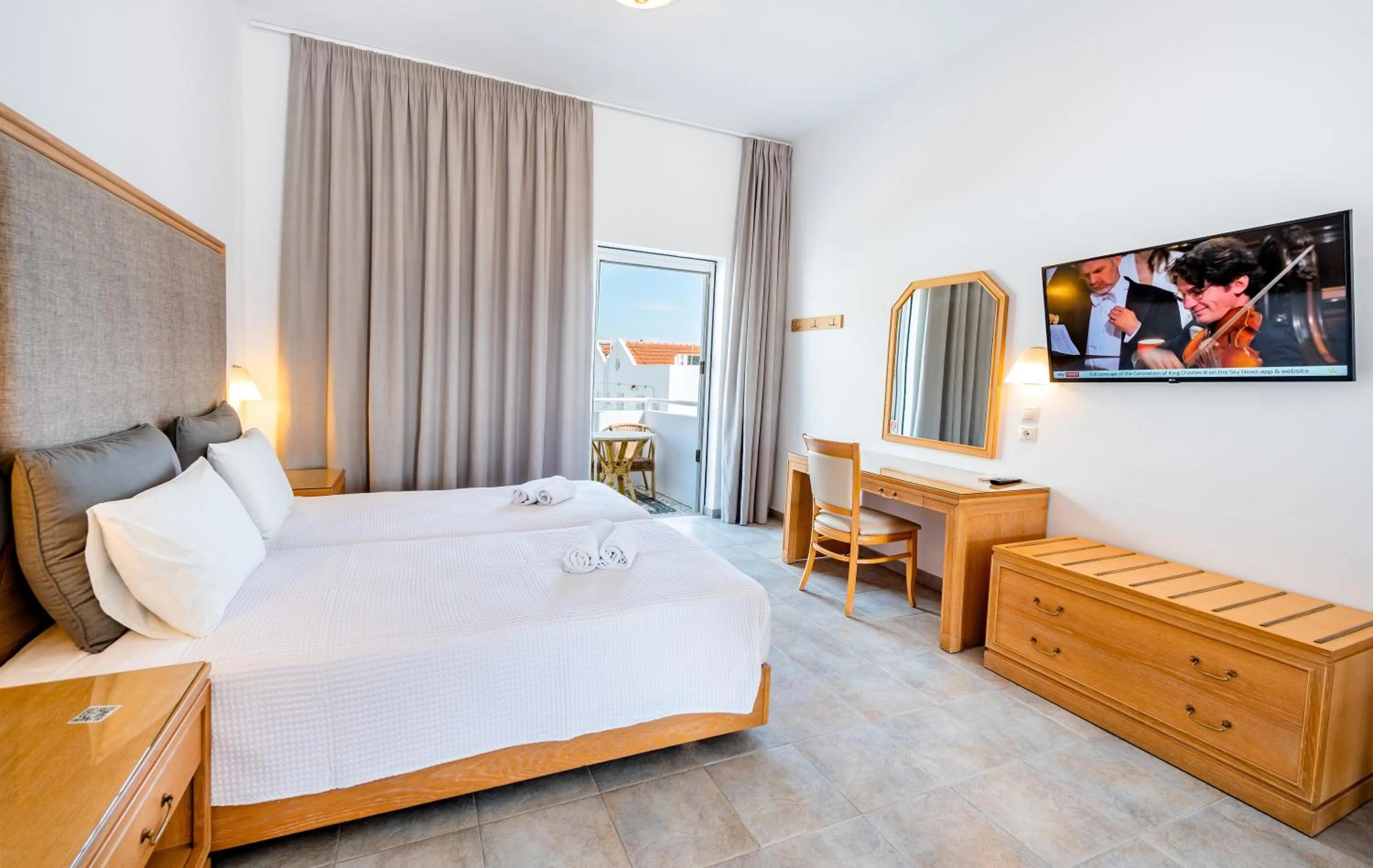 Bed in Lindos View Hotel