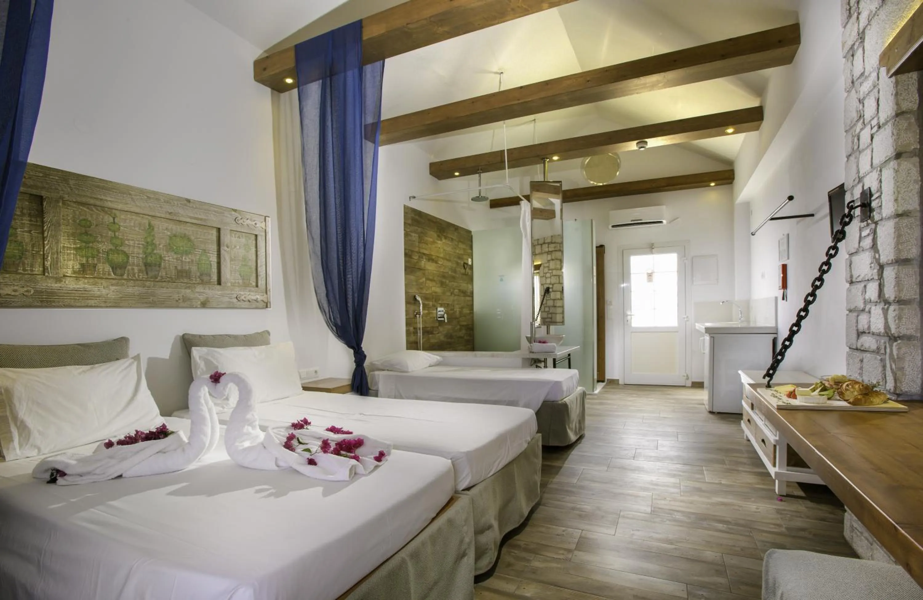 Bathroom, Bed in Lindos View Hotel
