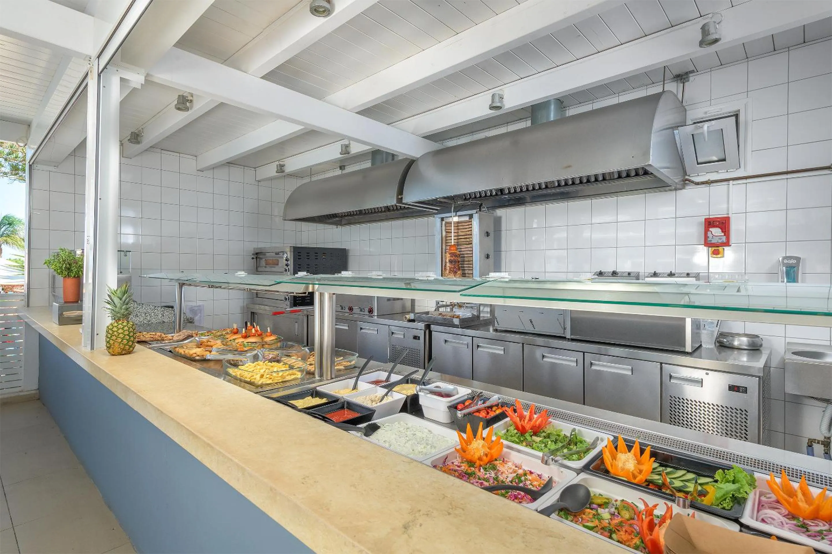 Restaurant/places to eat in Oceanis Beach Hotel