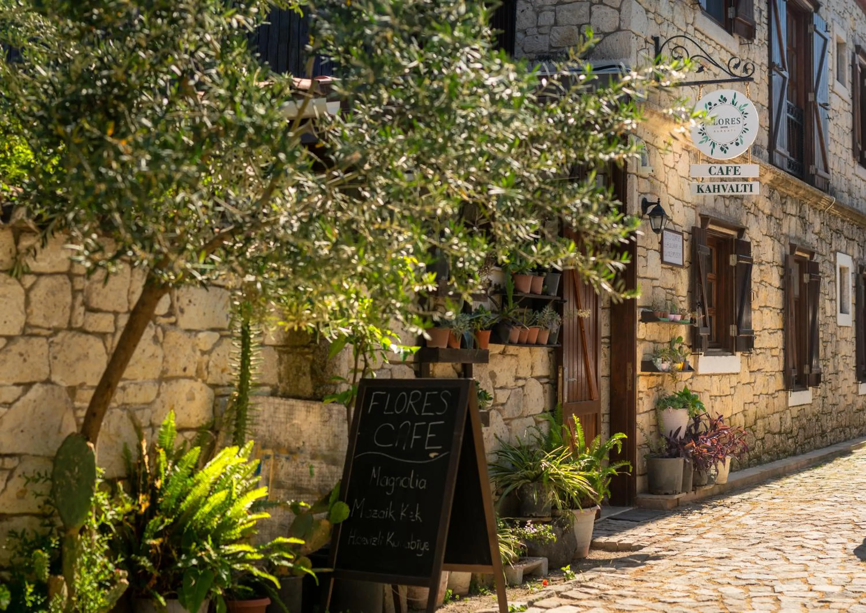 Facade/entrance in Flores Hotel Alaçatı