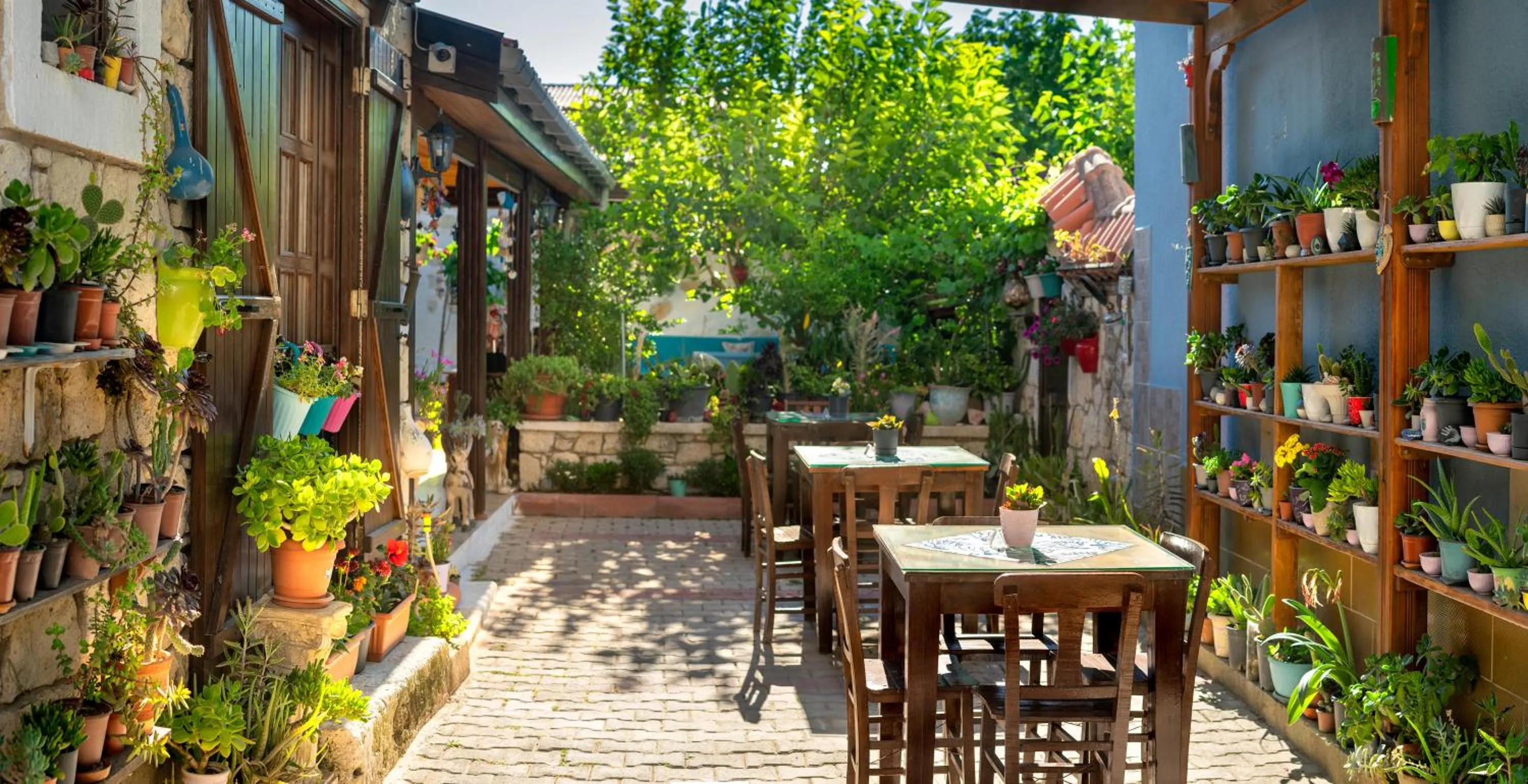 Restaurant/places to eat in Flores Hotel Alaçatı