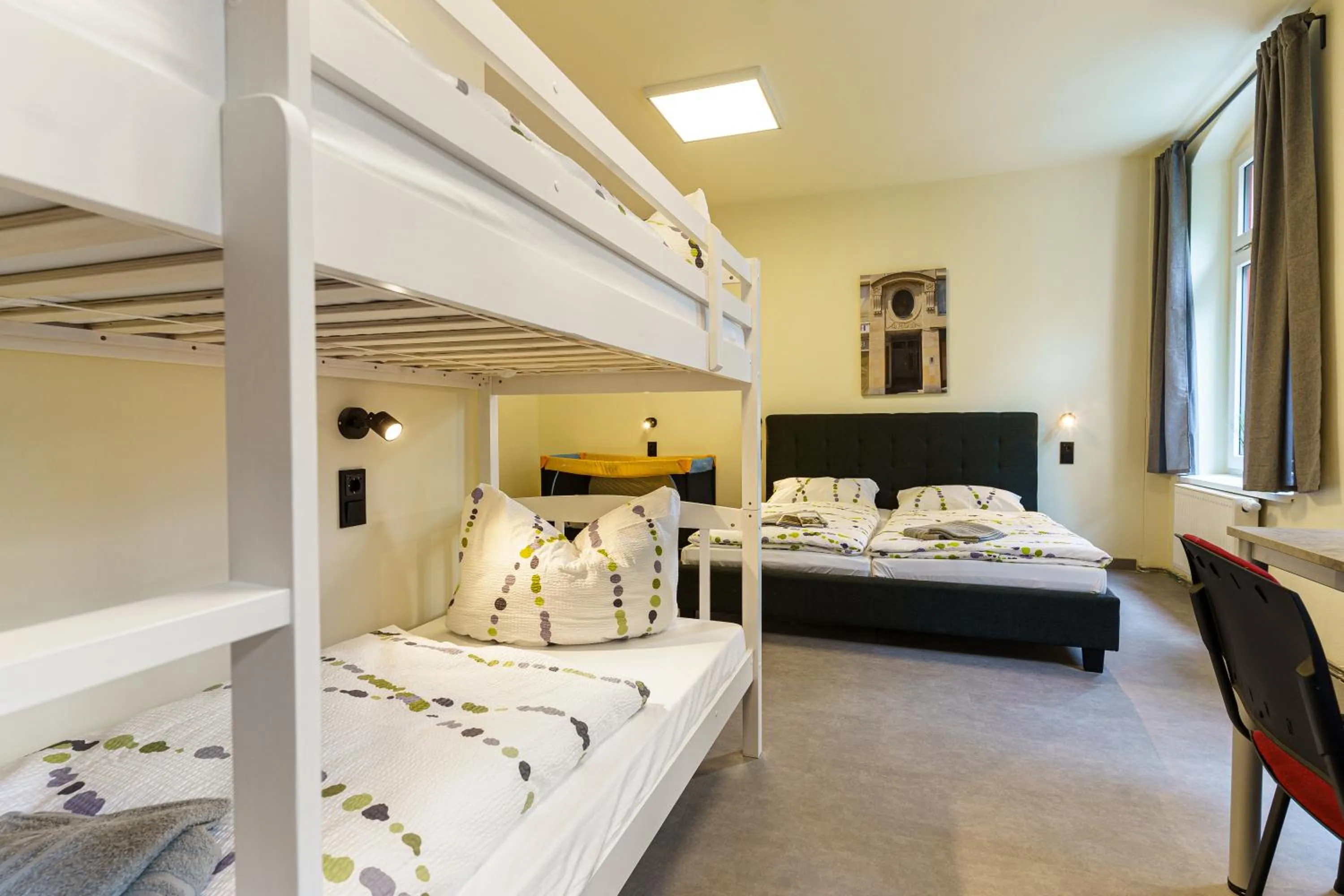 cot in Hotel und Hostel Gleisbett