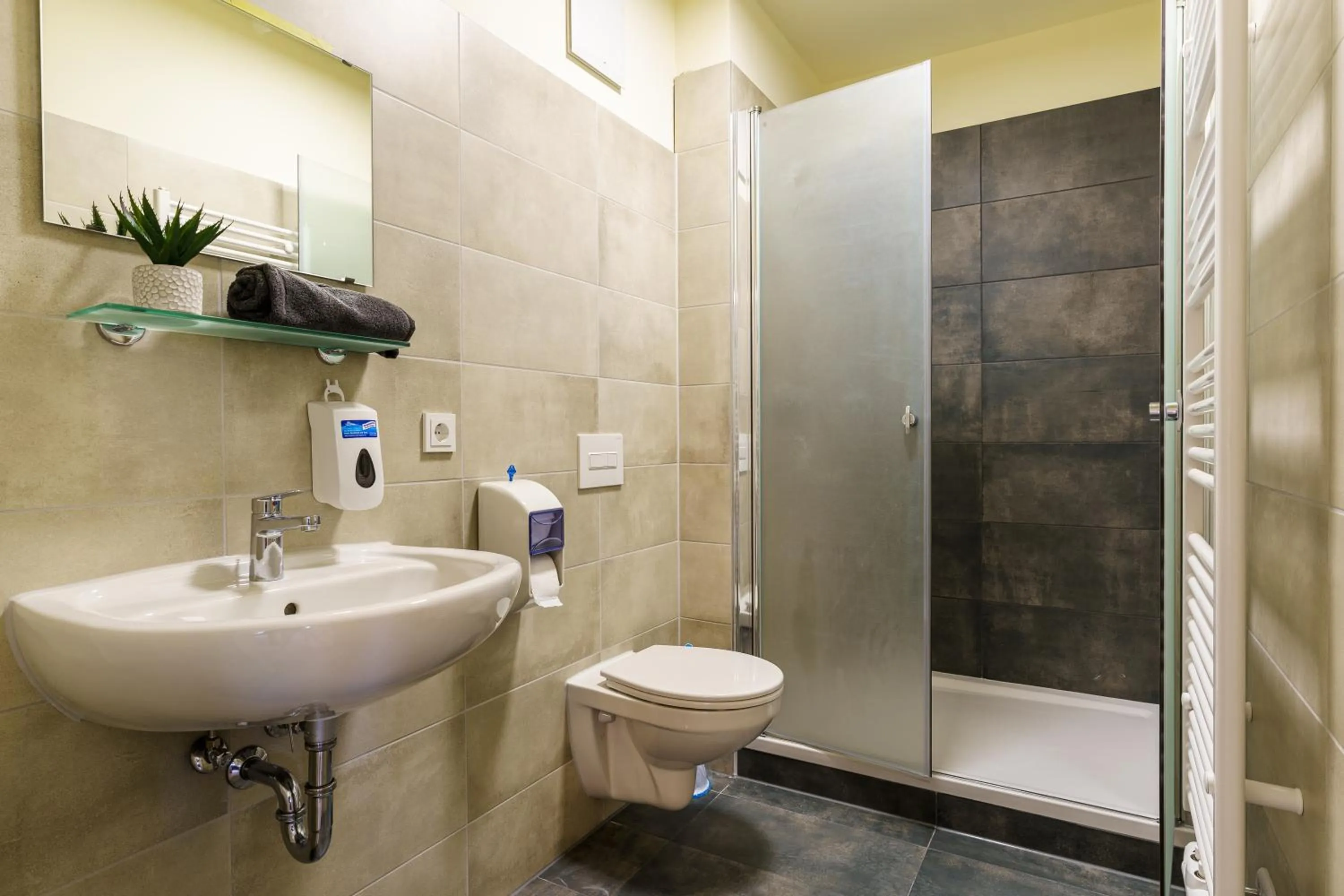 Bathroom in Hotel und Hostel Gleisbett