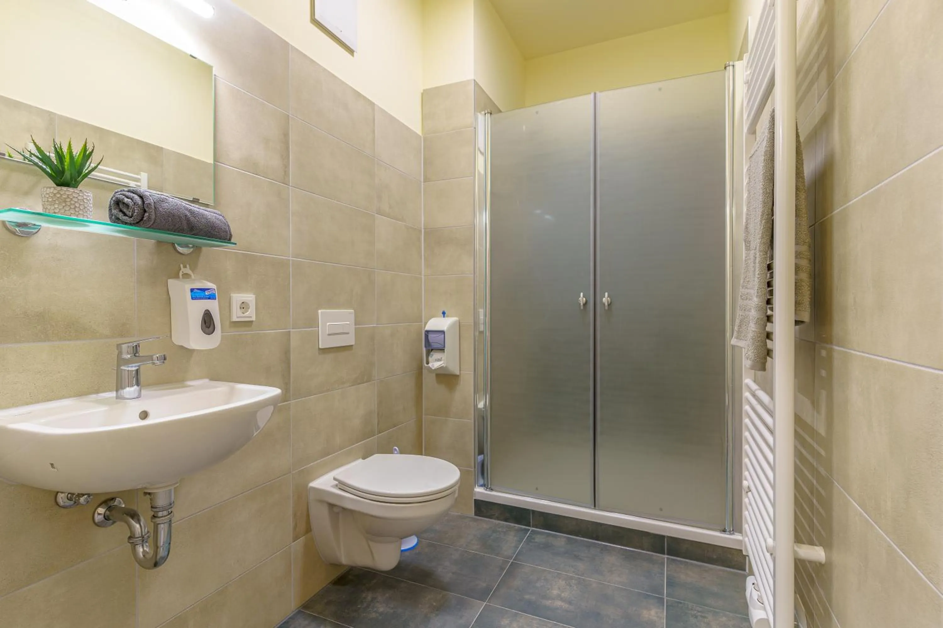 Bathroom in Hotel und Hostel Gleisbett