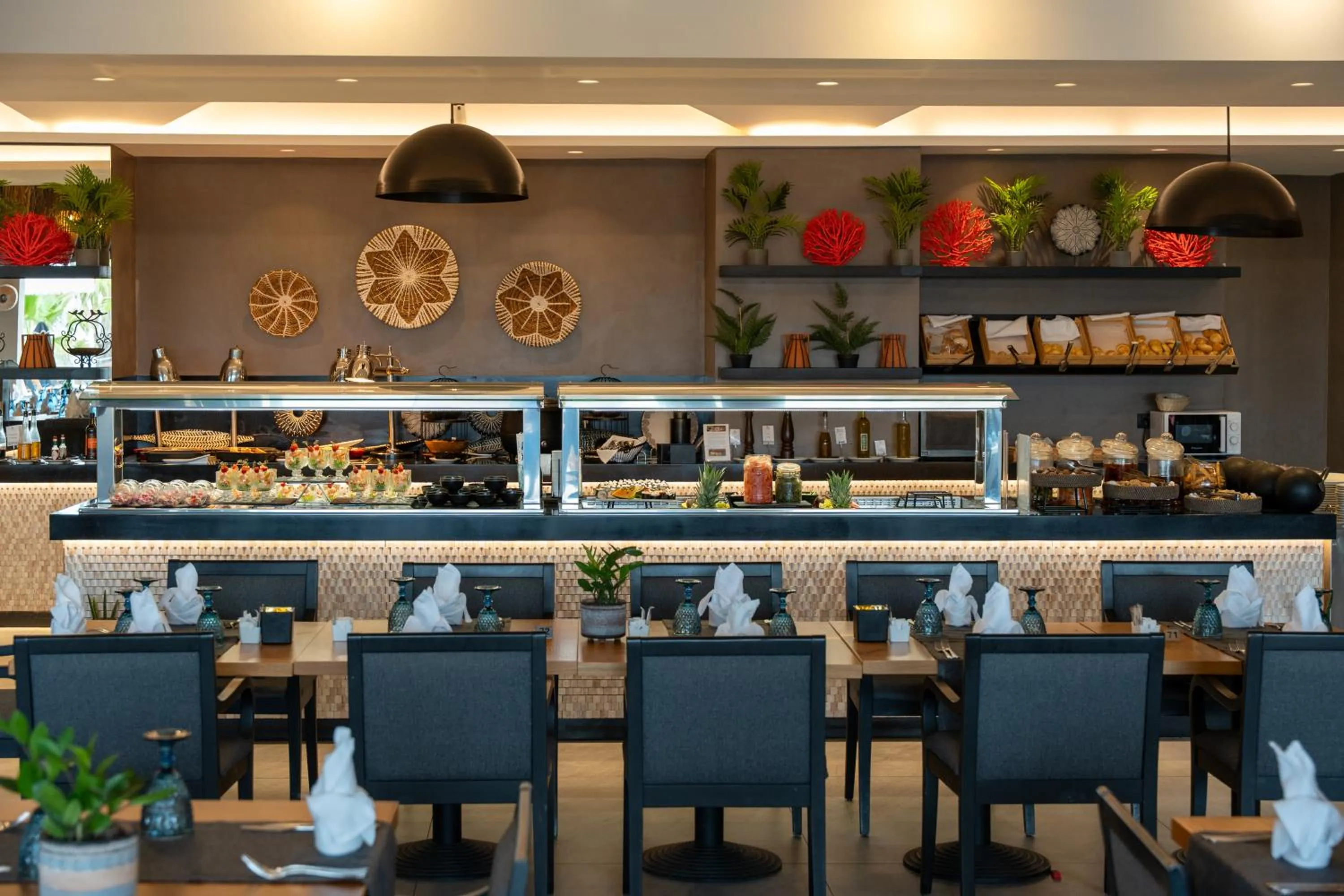 Restaurant/places to eat in Eliros Mare Beachfront Poem Hotel