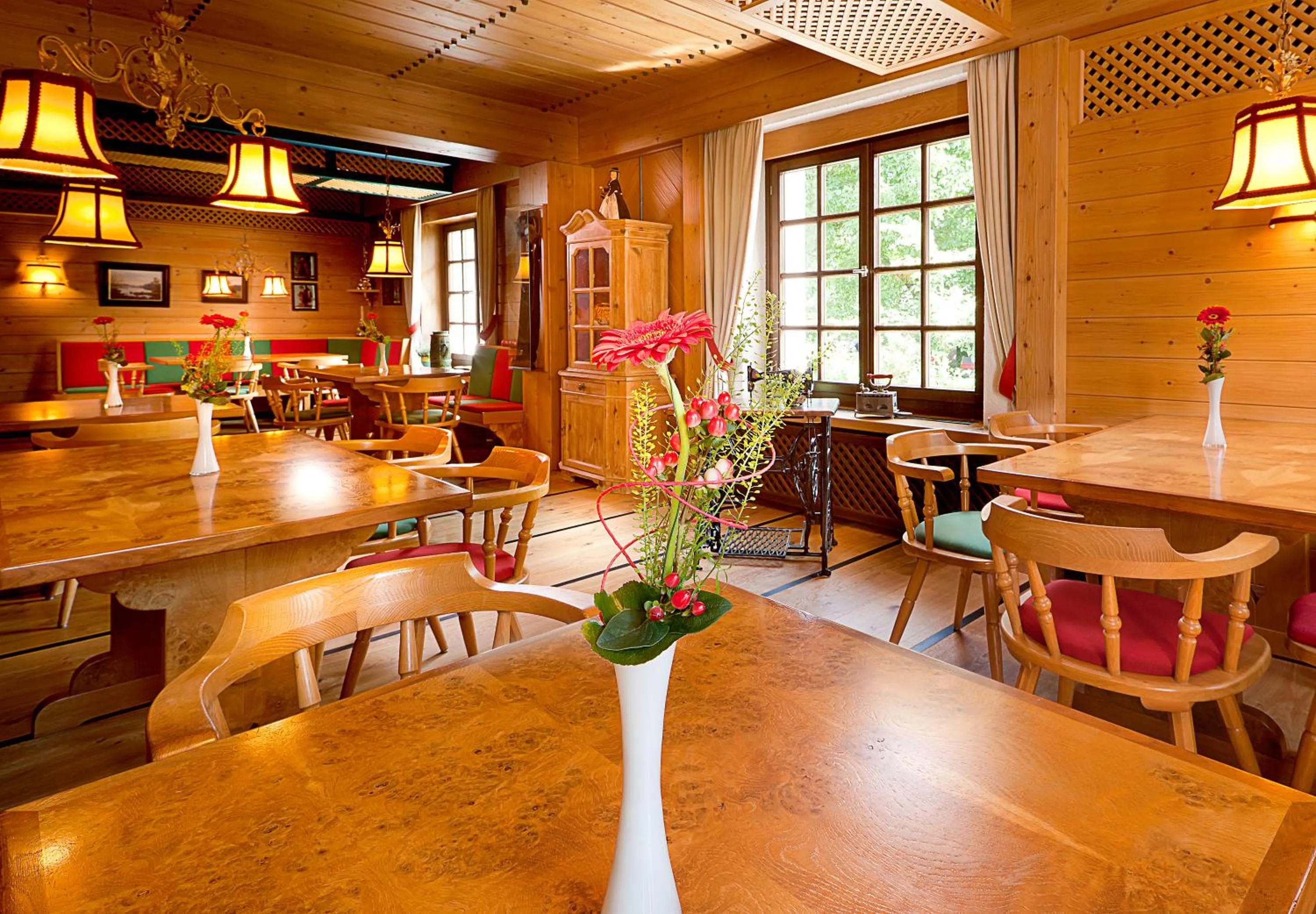 Communal lounge/ TV room in Kneipp- und Wellvitalhotel Edelweiss