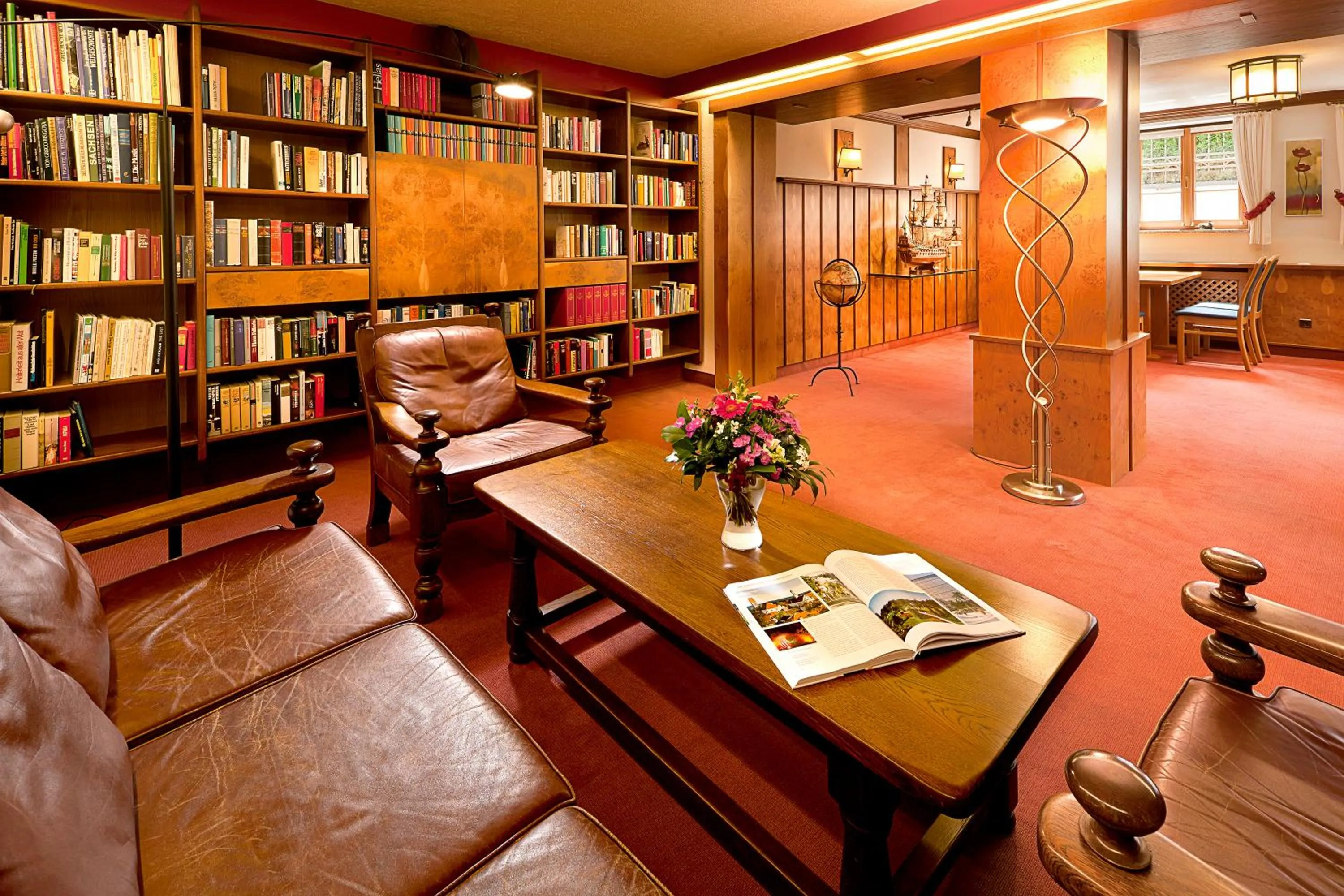Library in Kneipp- und Wellvitalhotel Edelweiss