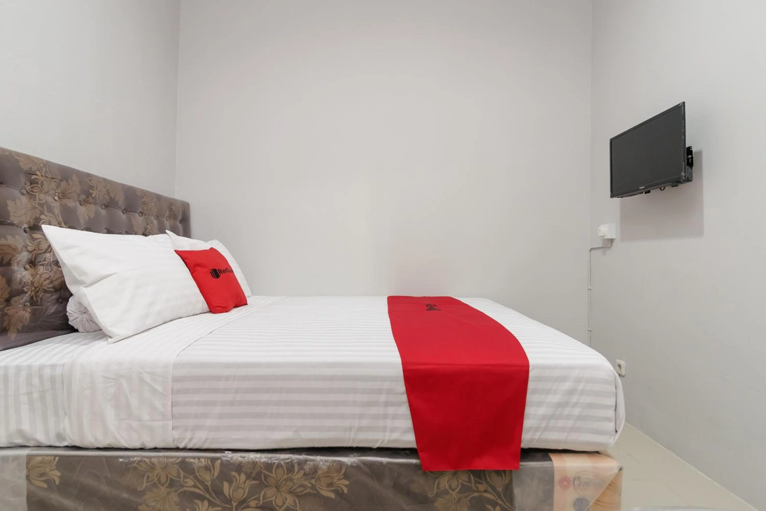 Bed in RedDoorz @ Jalan Demang Lebar Raya Palembang