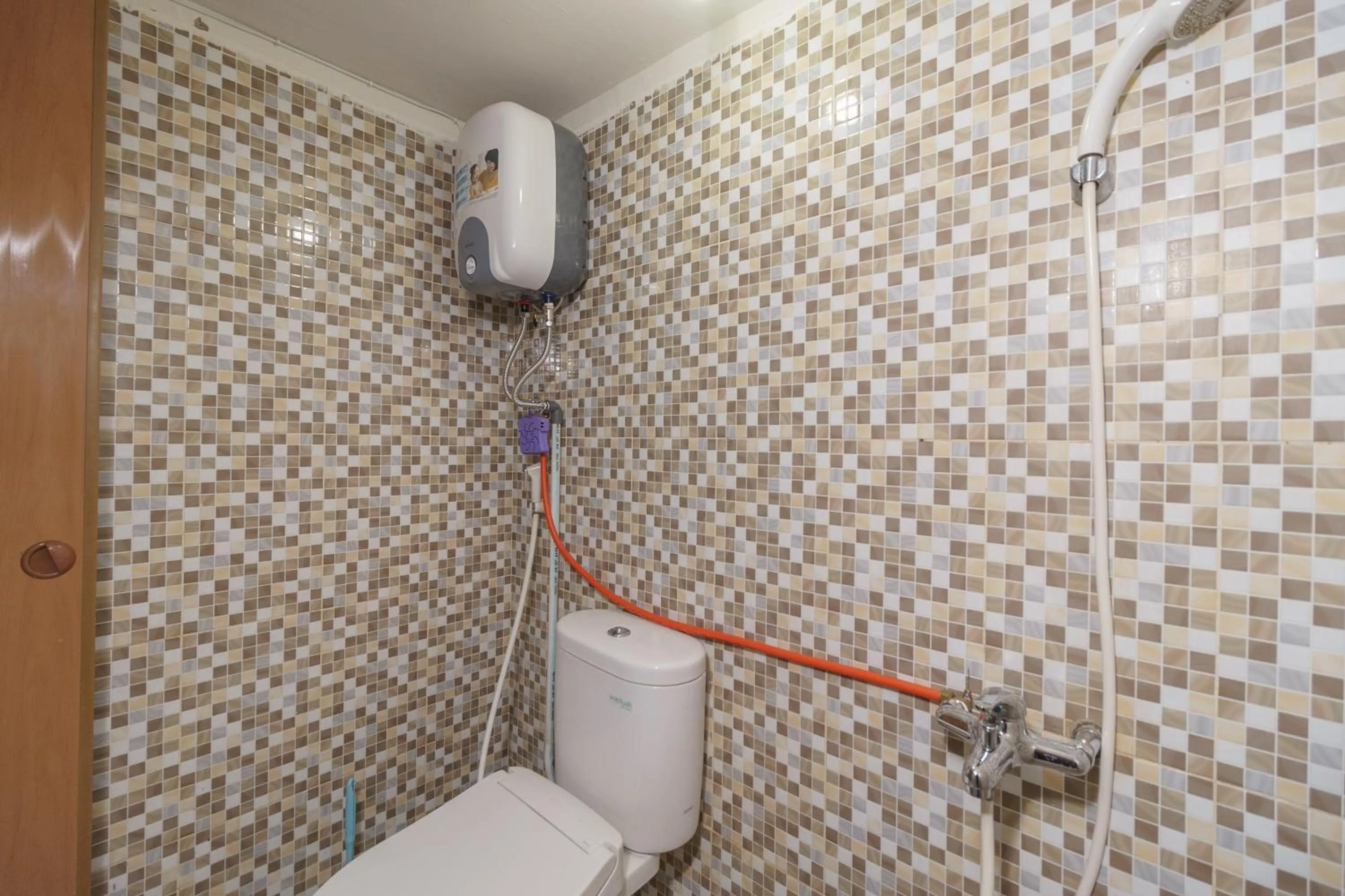 Bathroom in RedDoorz @ Jalan Demang Lebar Raya Palembang