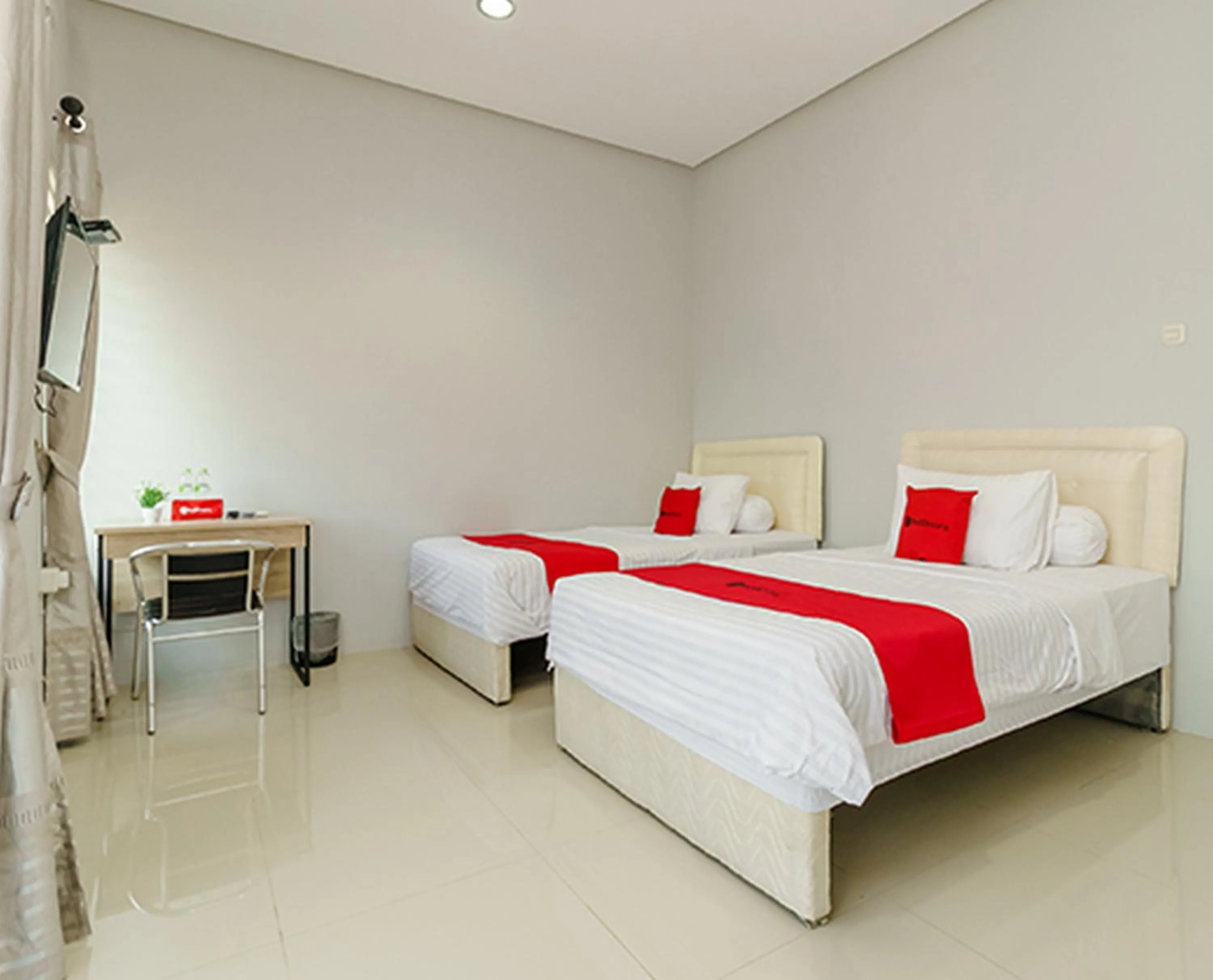 Bed in RedDoorz @ Jalan Demang Lebar Raya Palembang