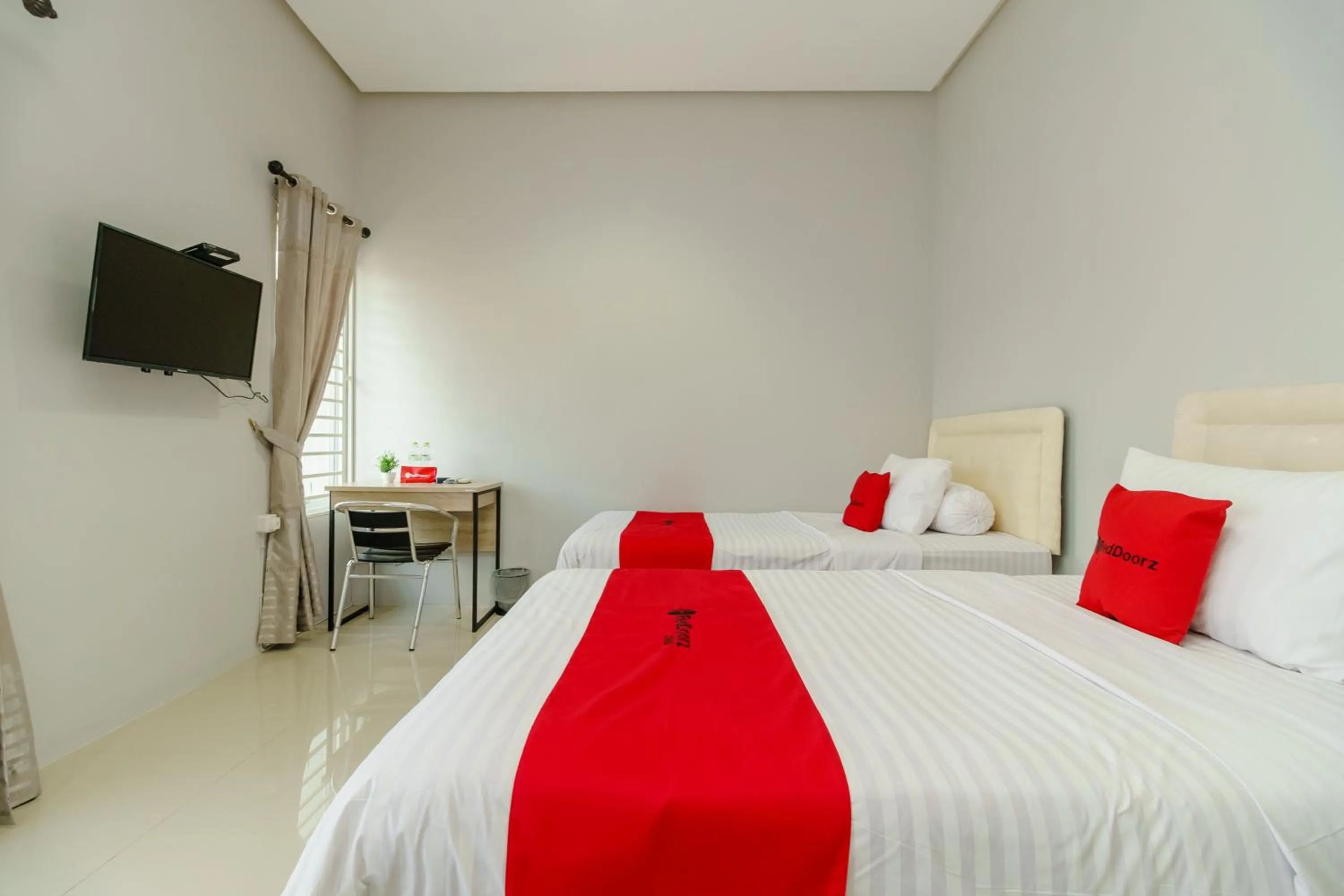 Bed in RedDoorz @ Jalan Demang Lebar Raya Palembang