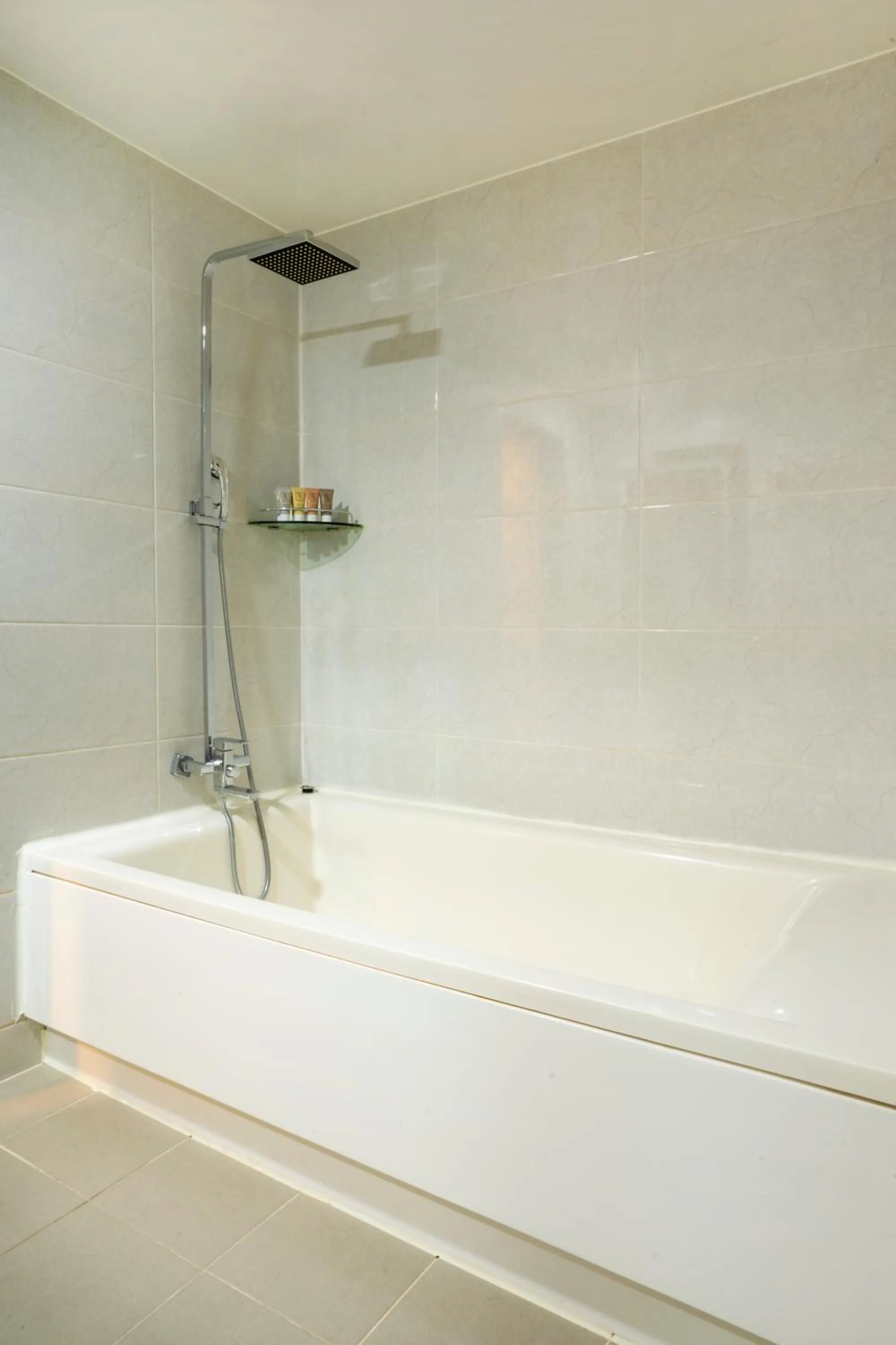 Bathroom in Embledon Hotel