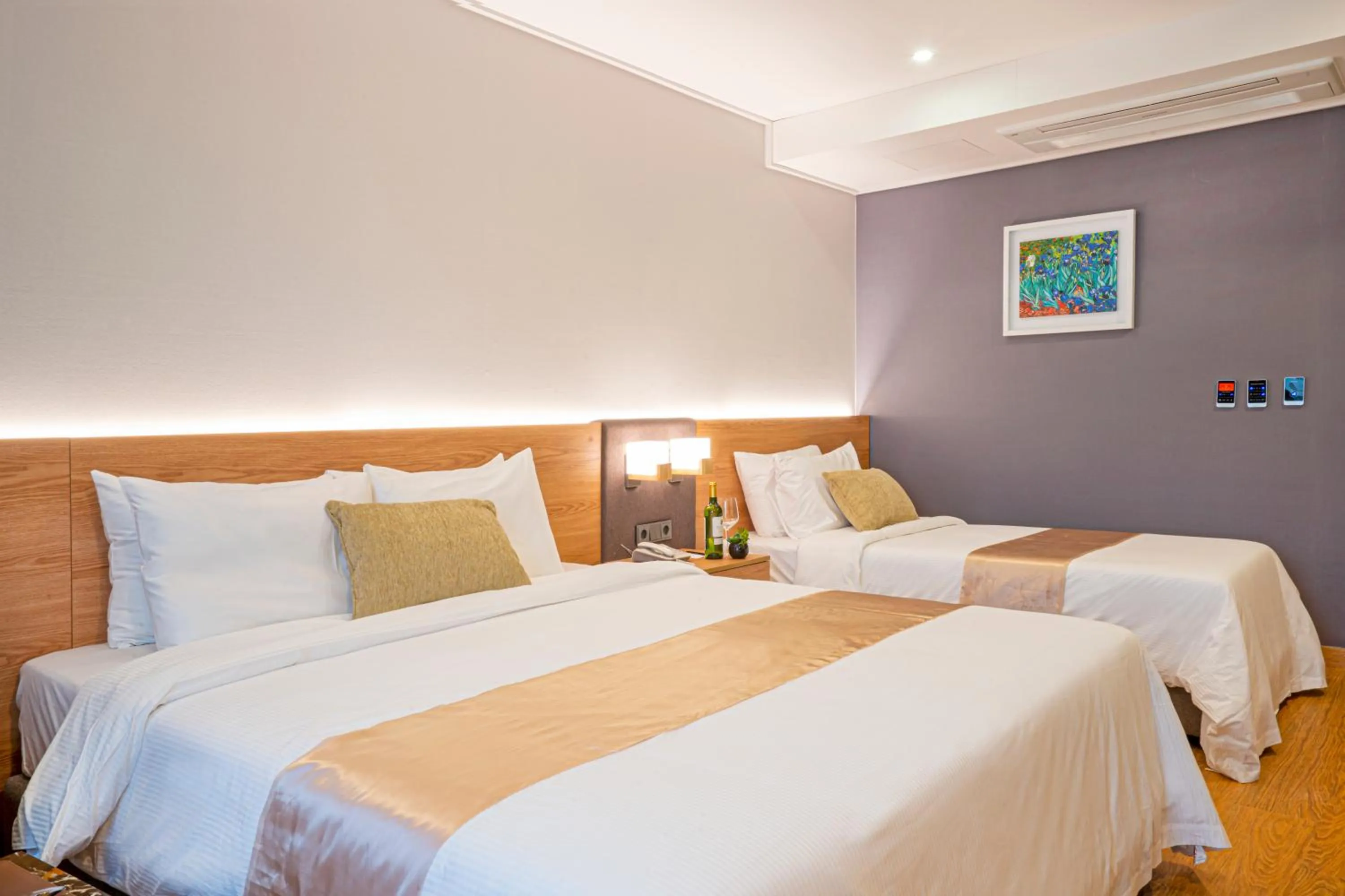 Bed in Embledon Hotel