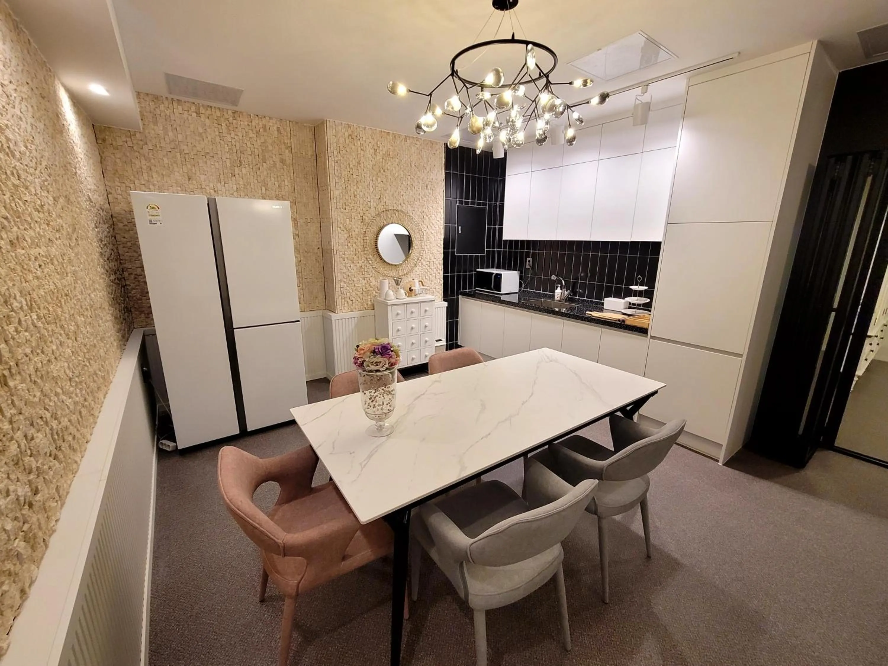 Dining area in Embledon Hotel