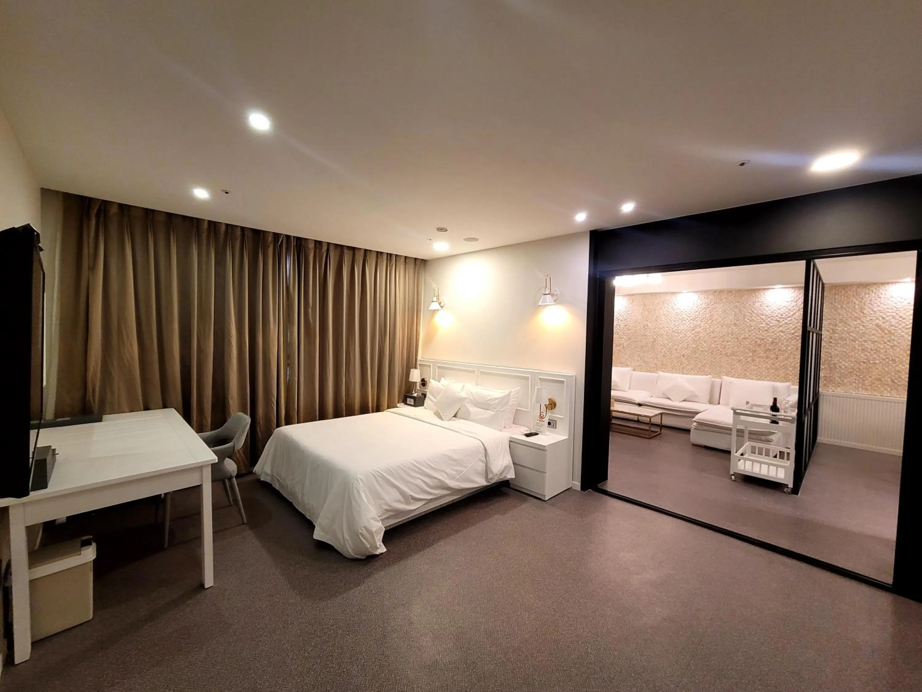 Bedroom, Bed in Embledon Hotel