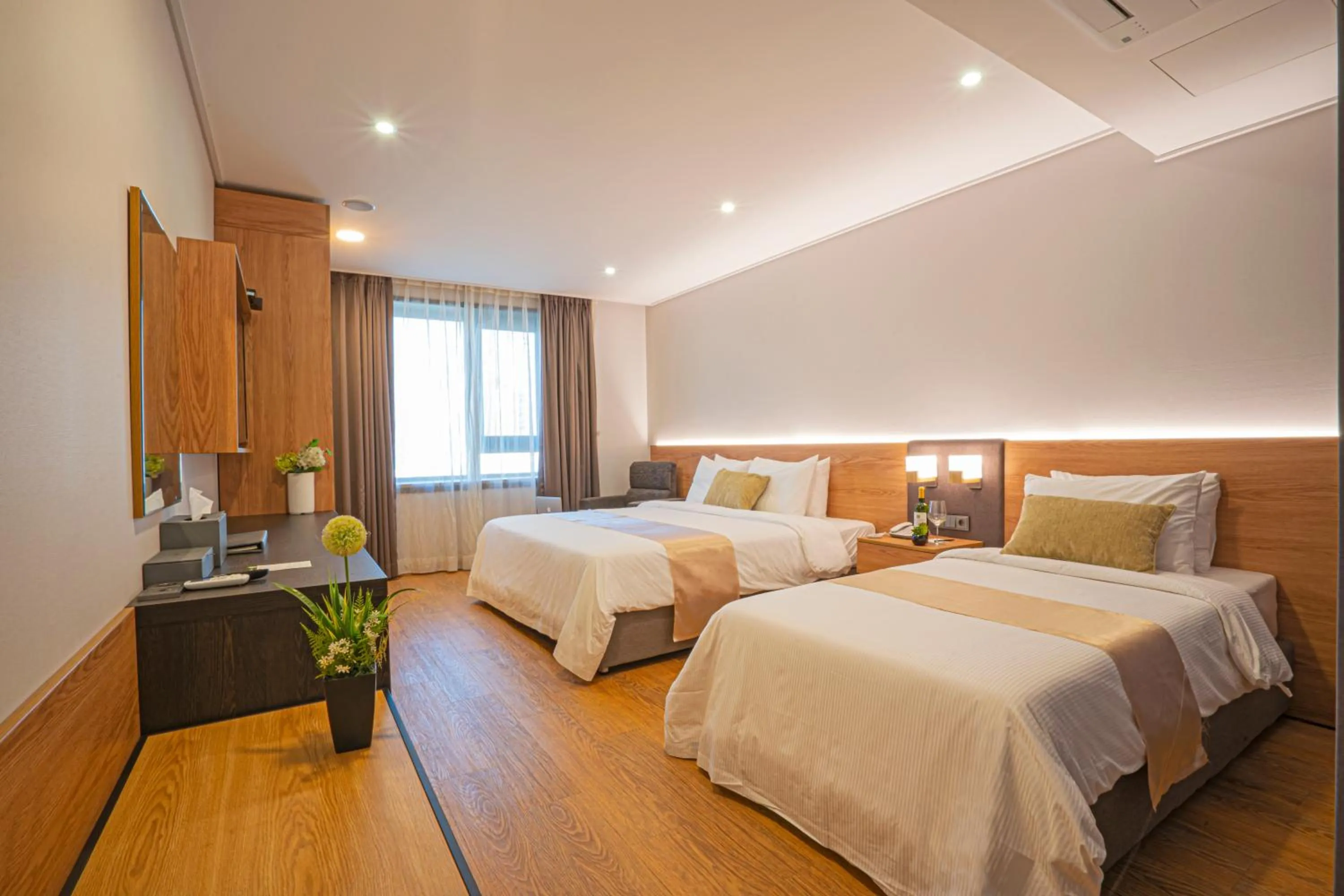 Photo of the whole room, Bed in Embledon Hotel