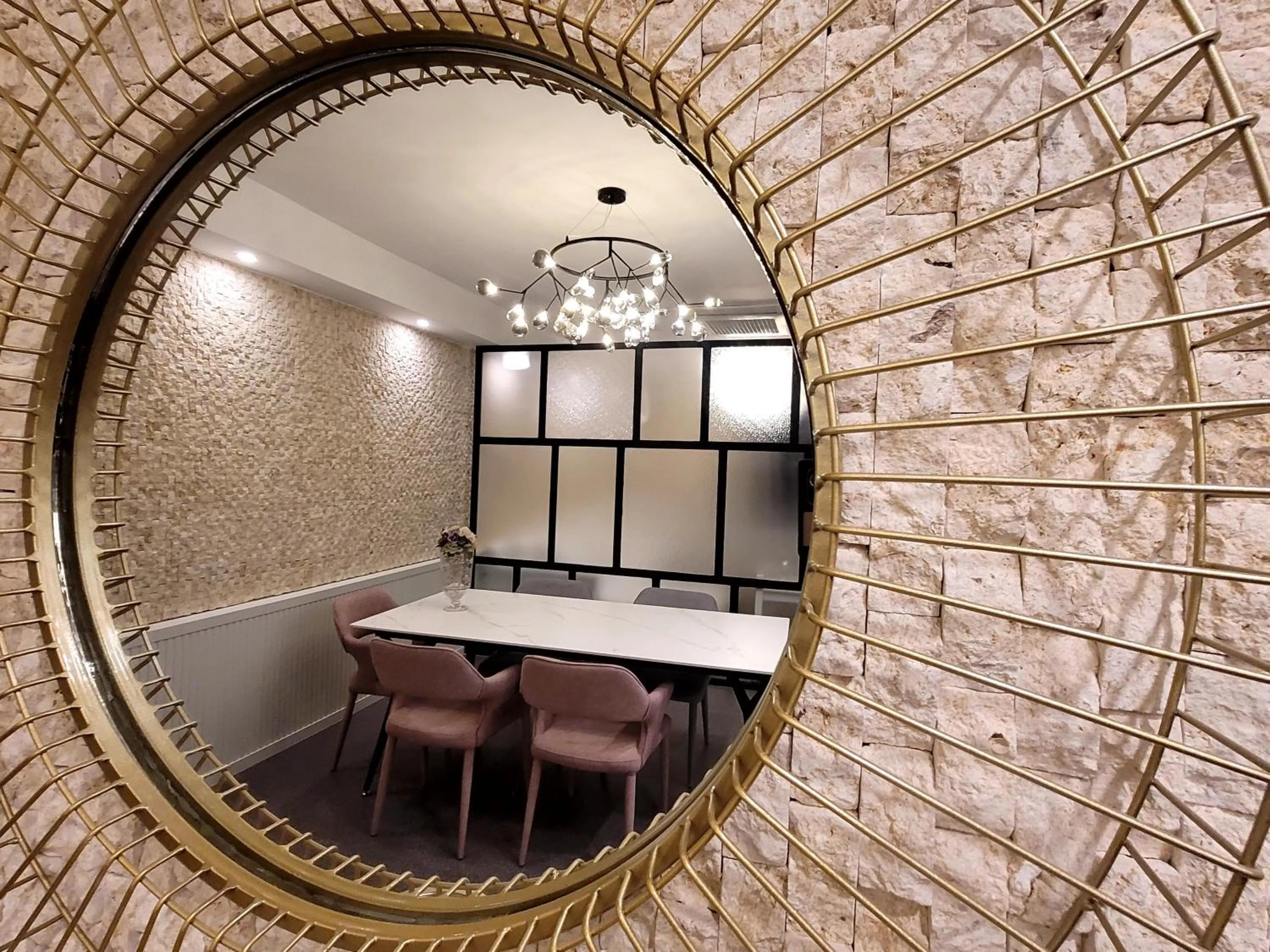 Area and facilities in Embledon Hotel