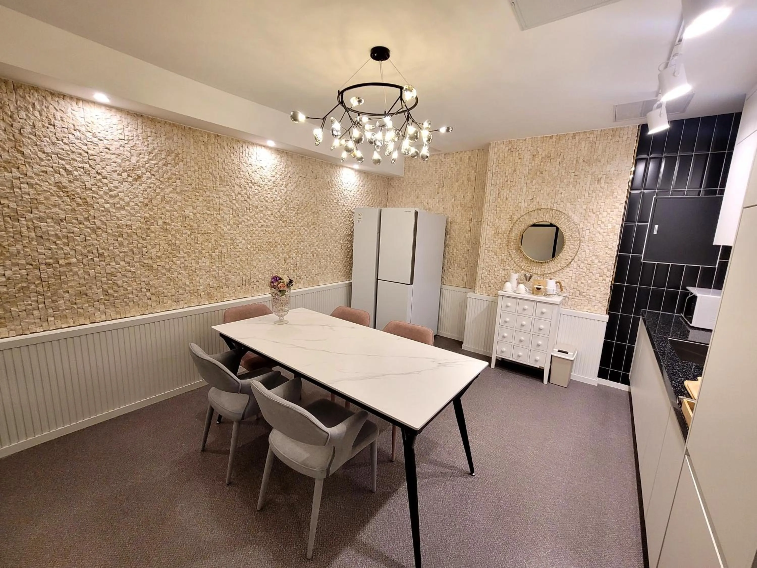 Dining area in Embledon Hotel