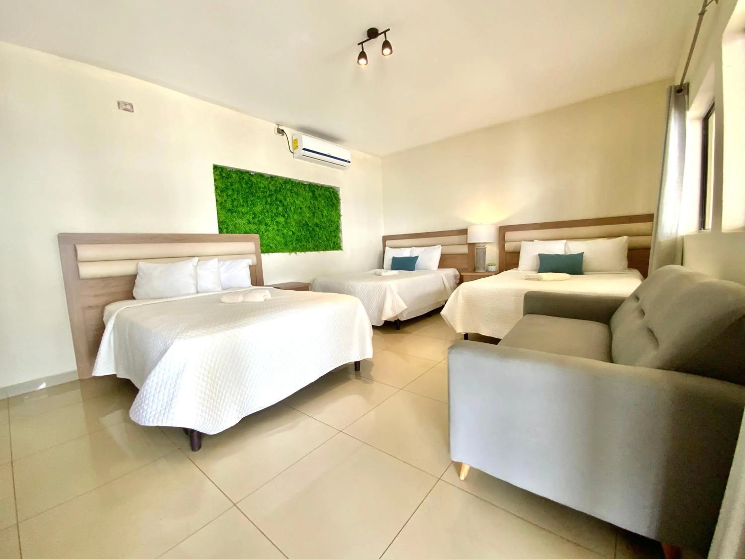 Bed in Paradise Surf Hotel