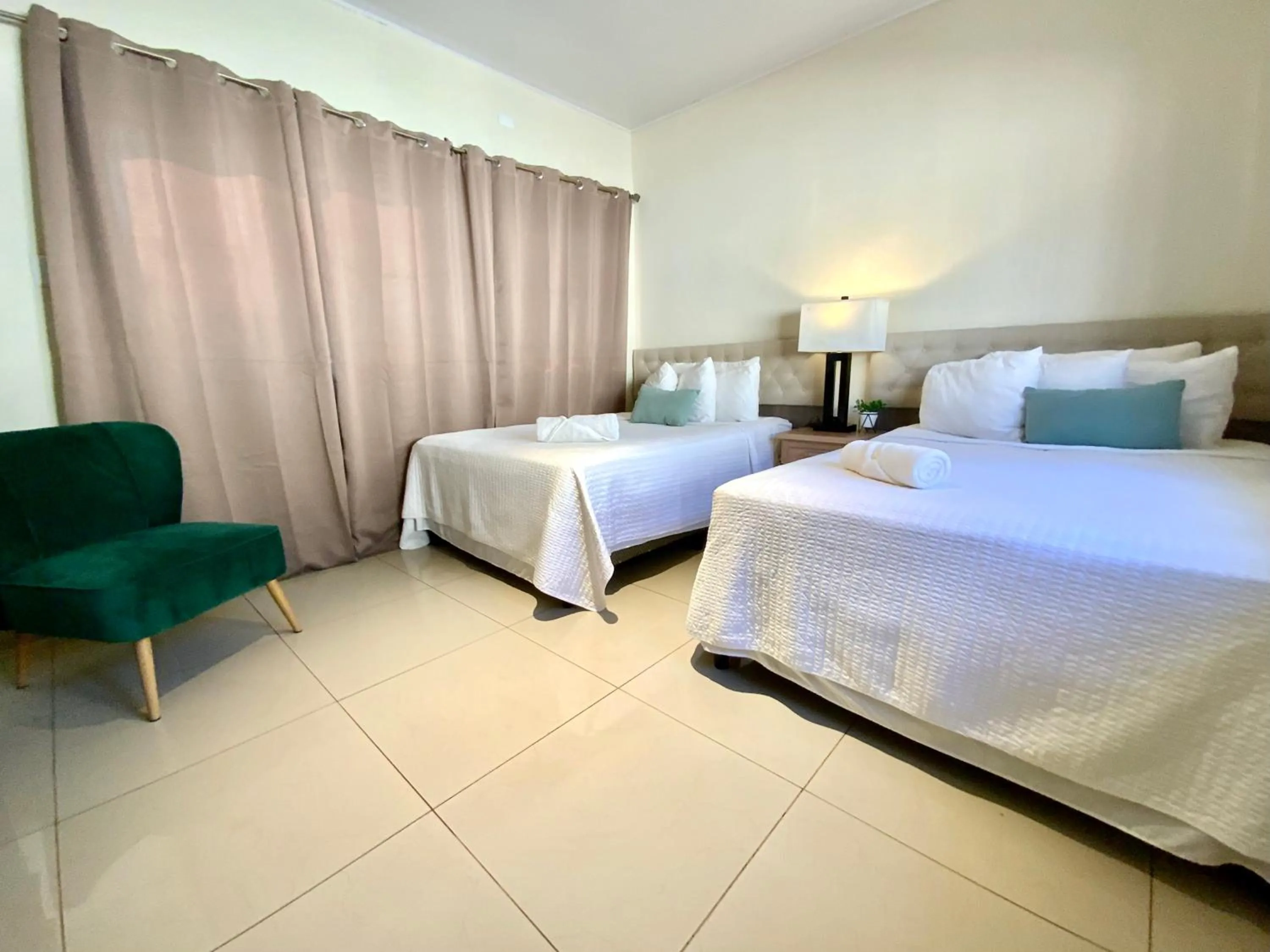 Bed in Paradise Surf Hotel