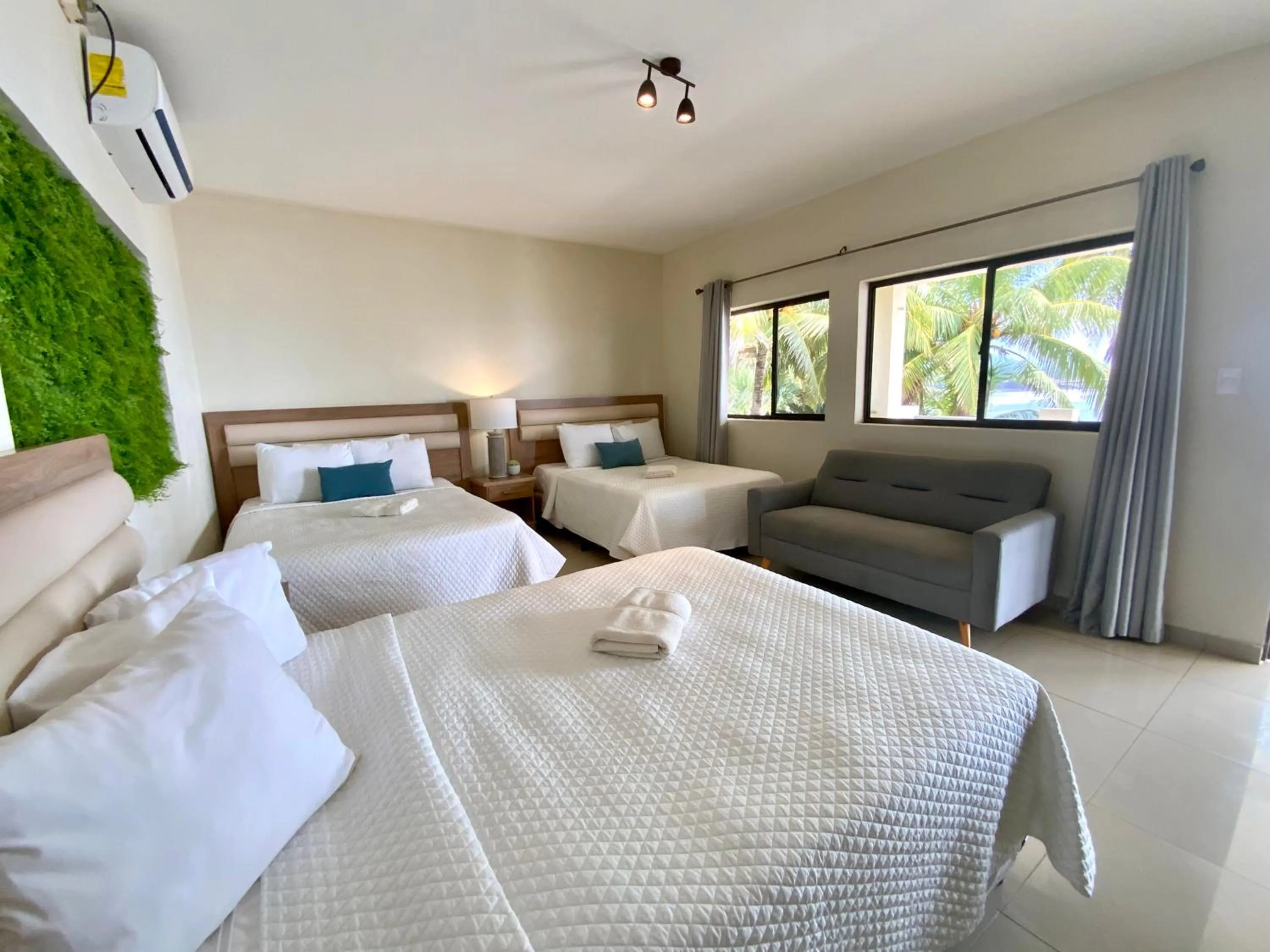 Bed in Paradise Surf Hotel