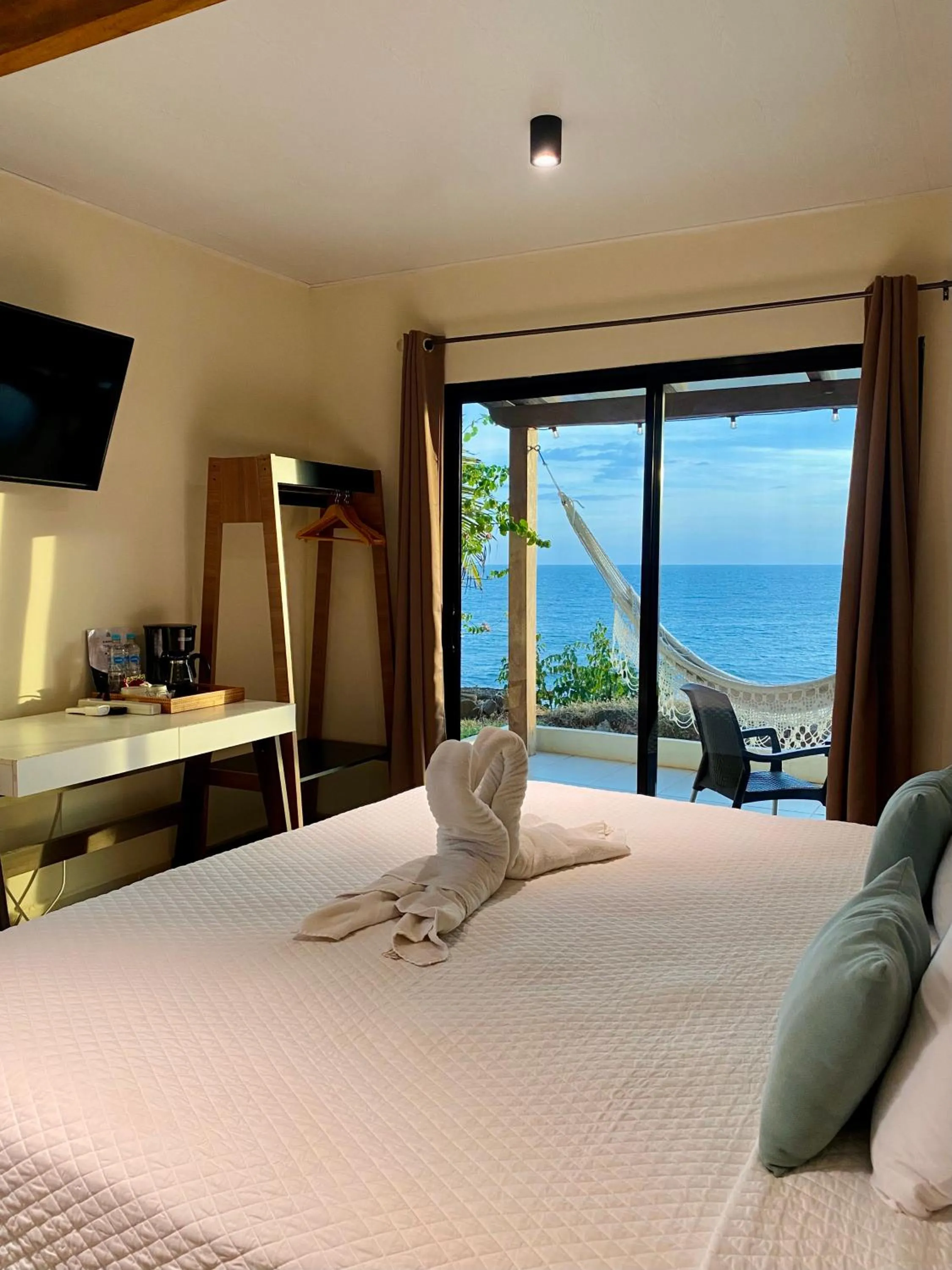 Photo of the whole room, Bed in Paradise Surf Hotel