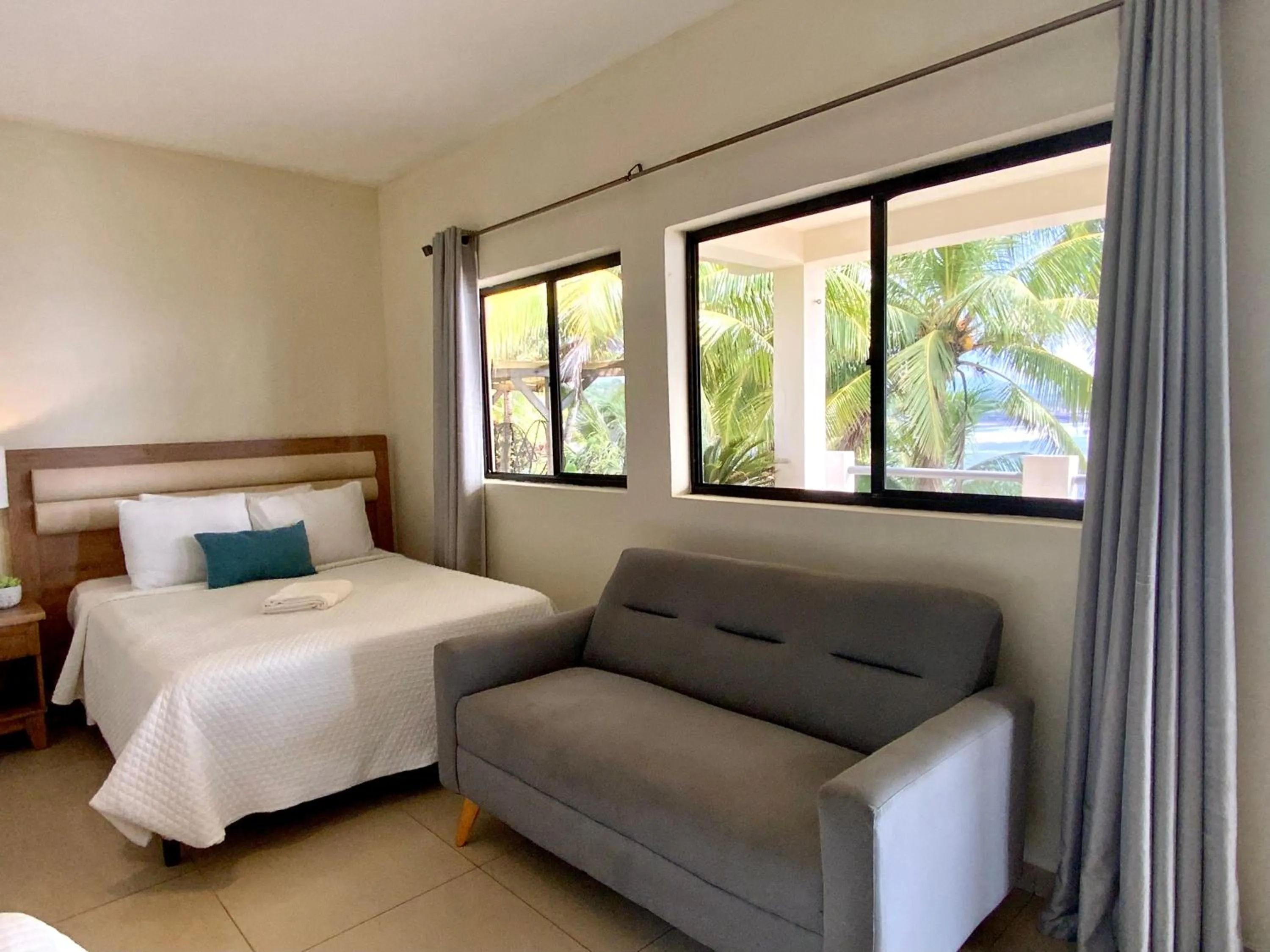 Bed in Paradise Surf Hotel