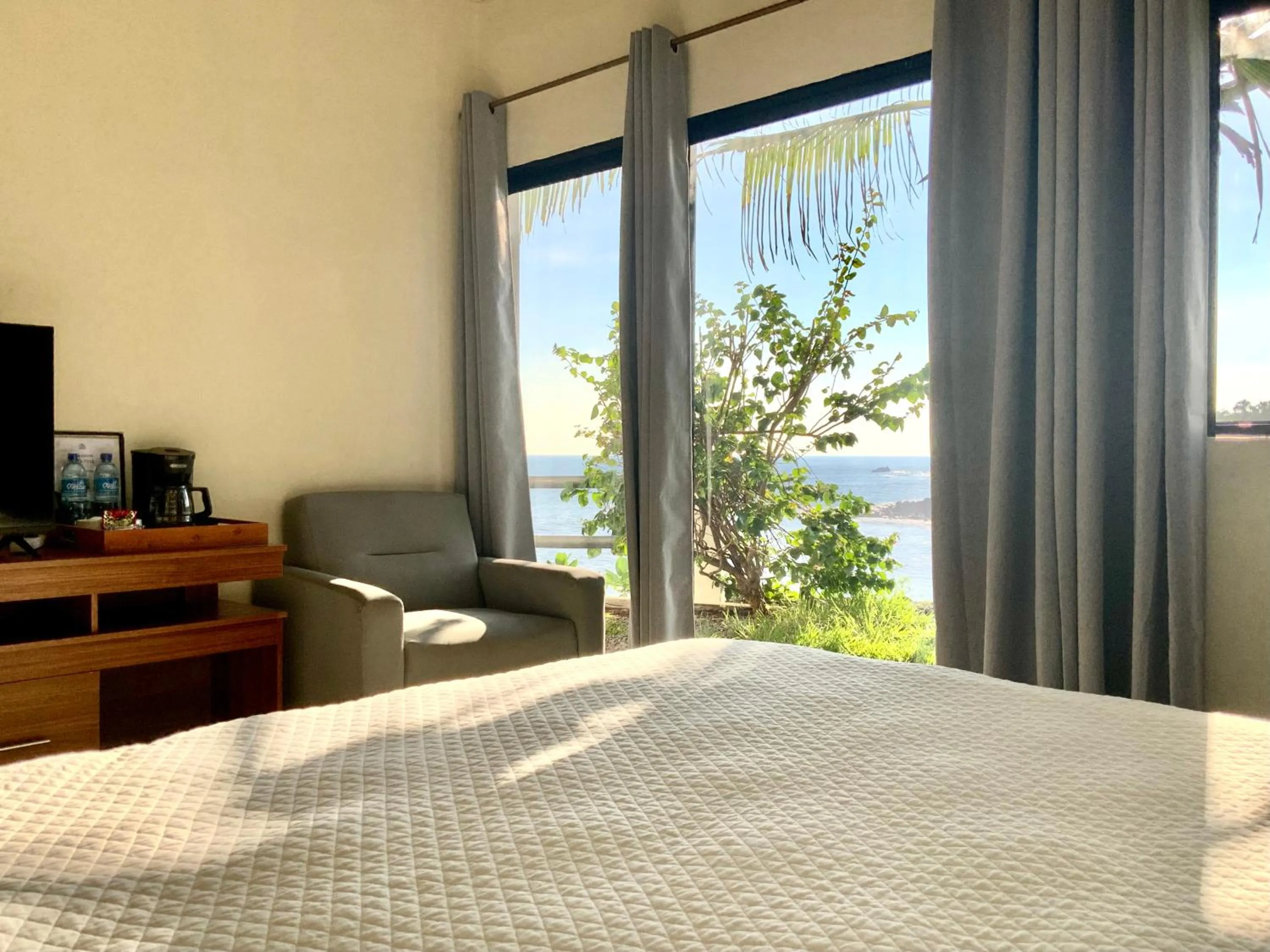 Bed in Paradise Surf Hotel