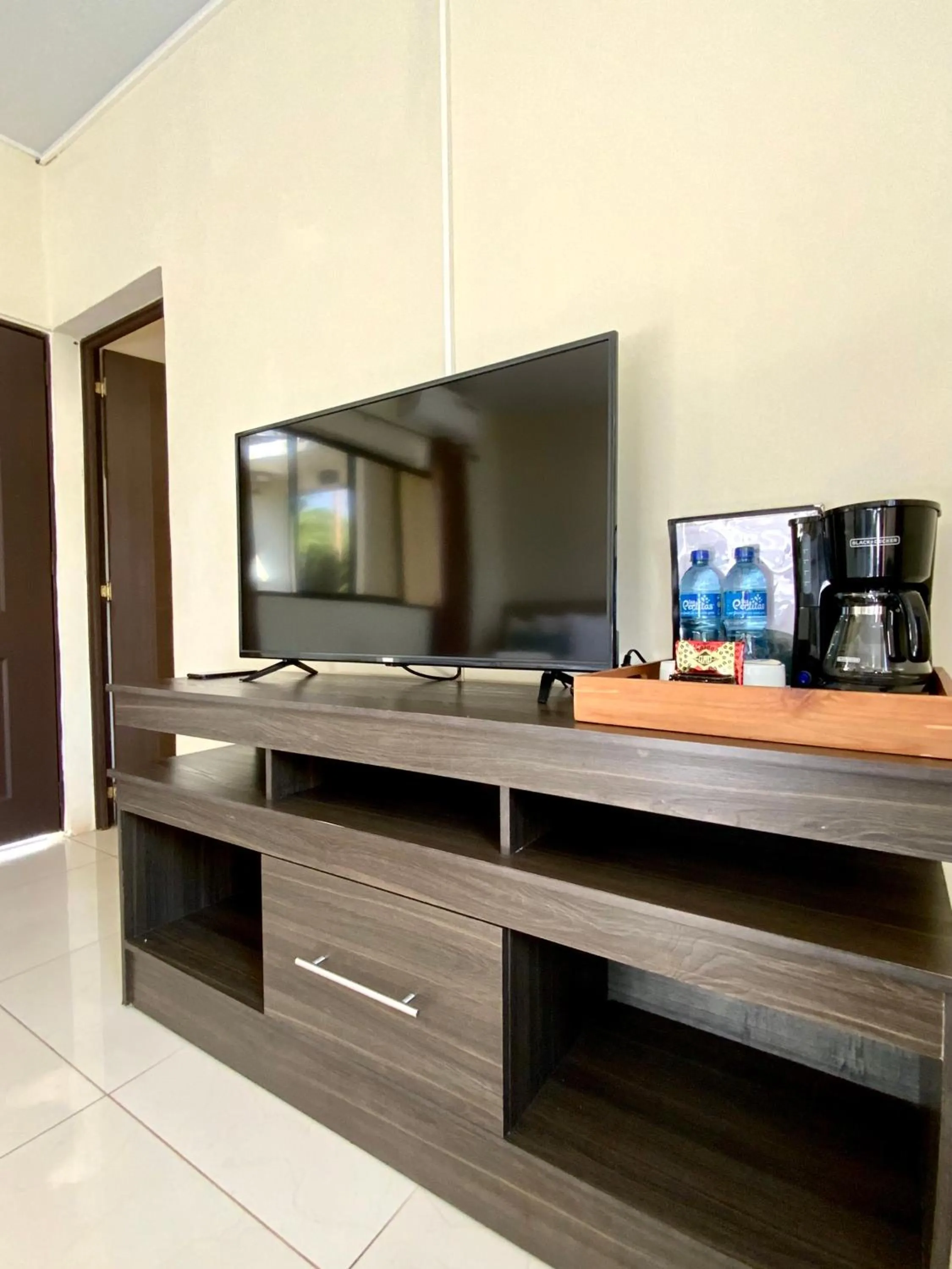 TV and multimedia in Paradise Surf Hotel