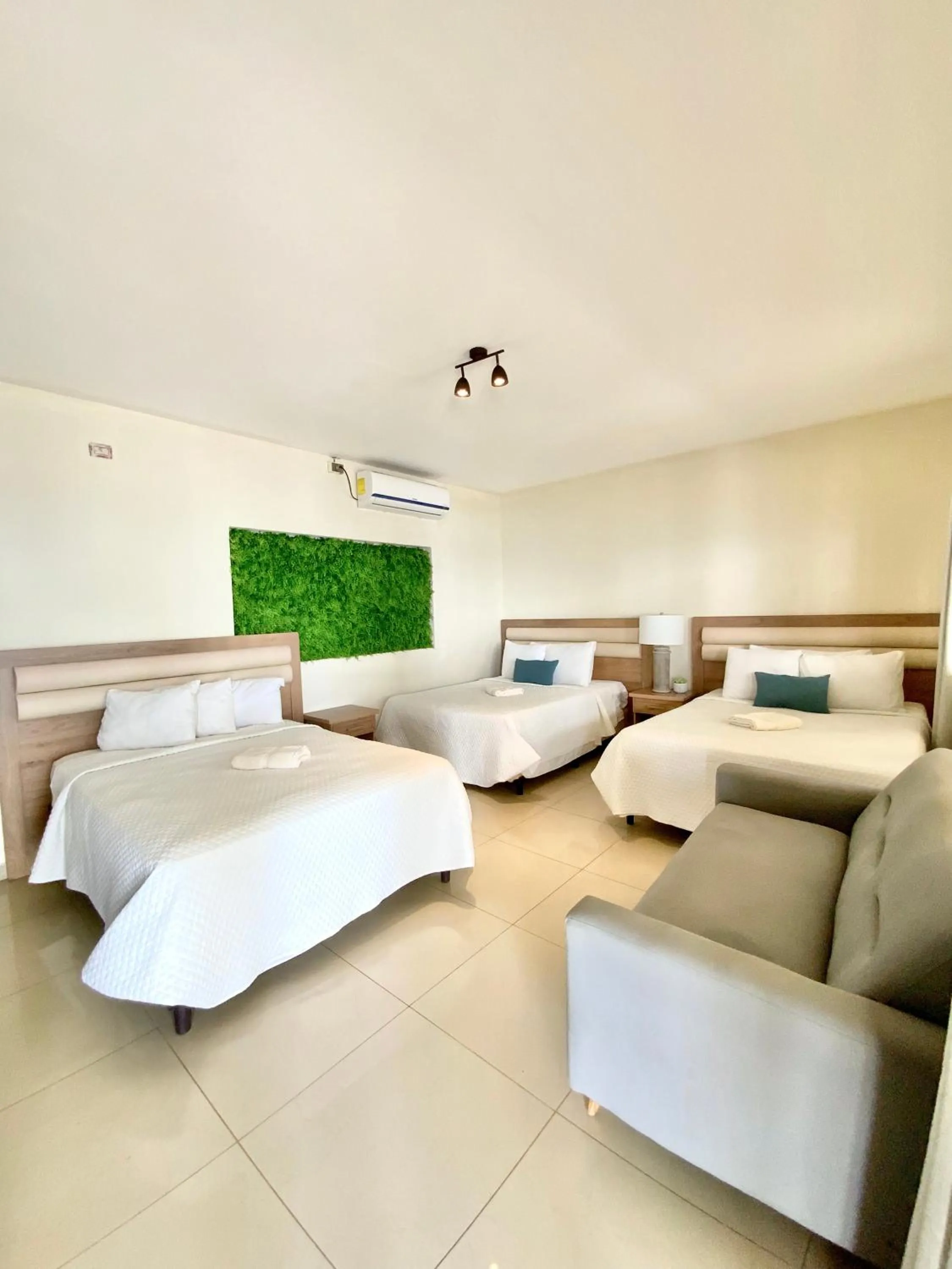 Bed in Paradise Surf Hotel