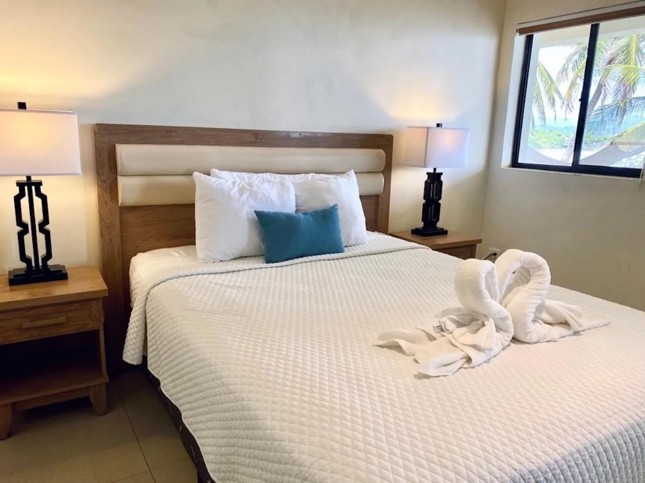 Bed in Paradise Surf Hotel