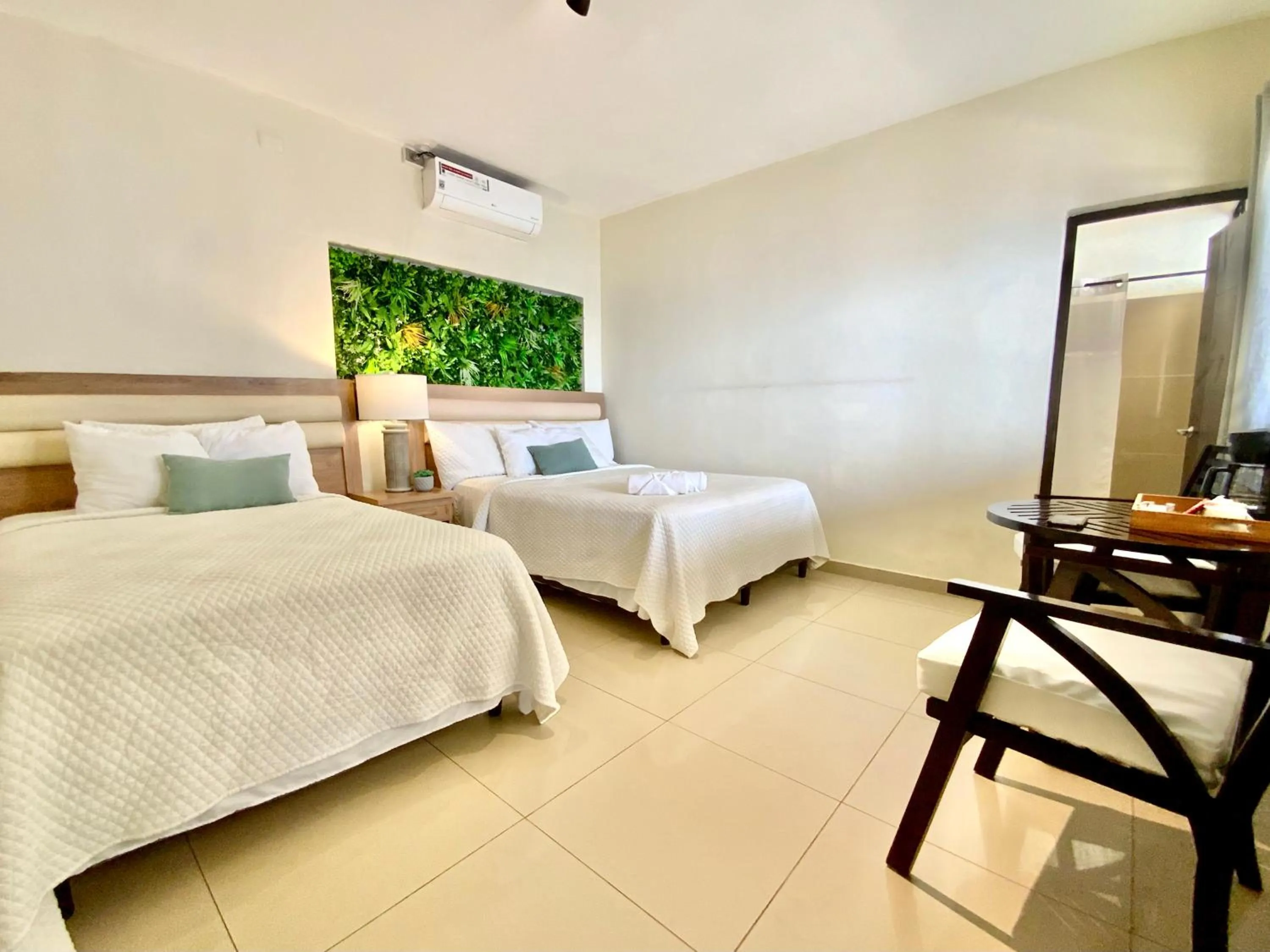 Bed in Paradise Surf Hotel