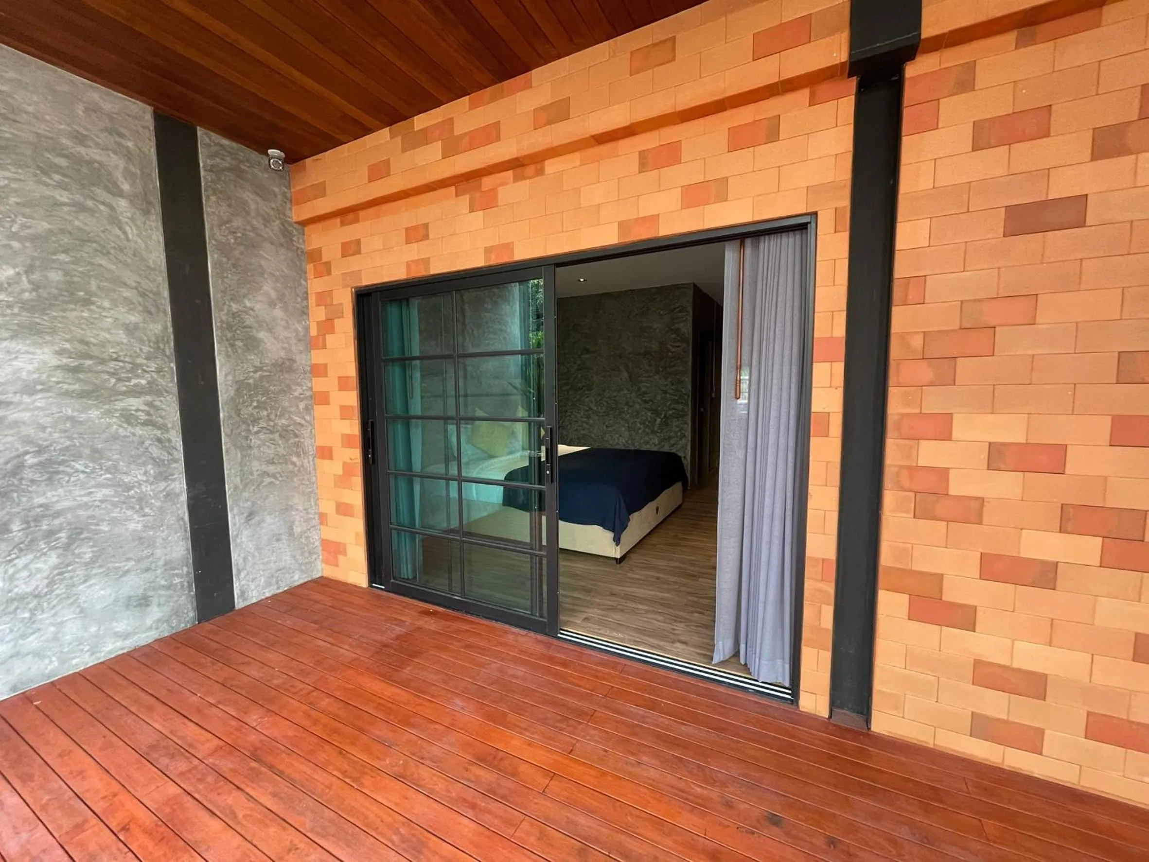 Balcony/Terrace, Bed in Loft122 Hotel