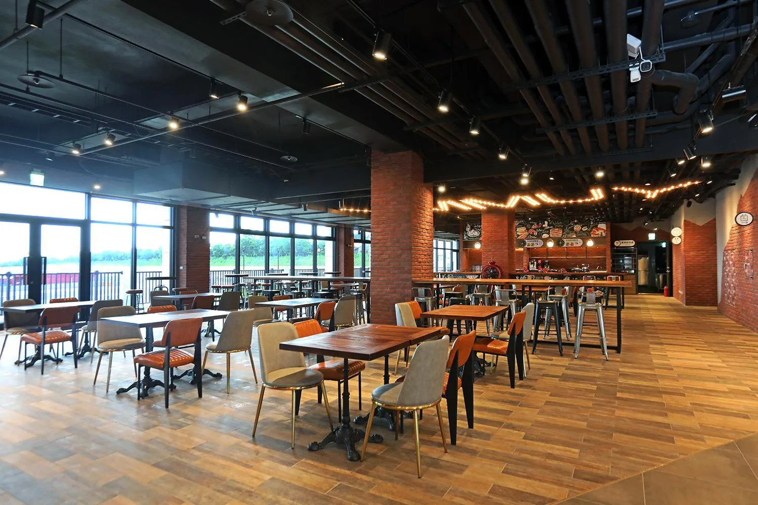 Restaurant/places to eat in T11、T12 Hotel