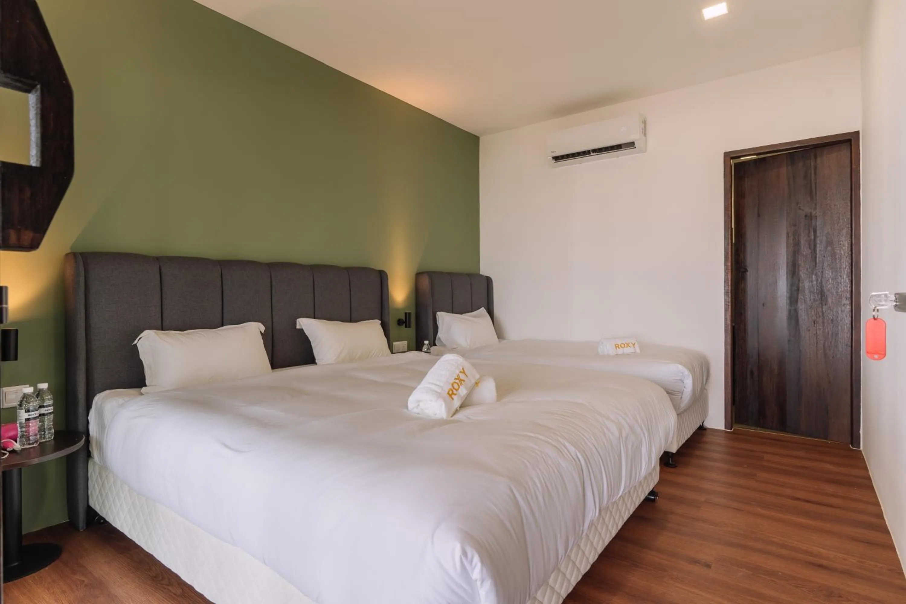 Photo of the whole room, Bed in Roxy Telok Serabang